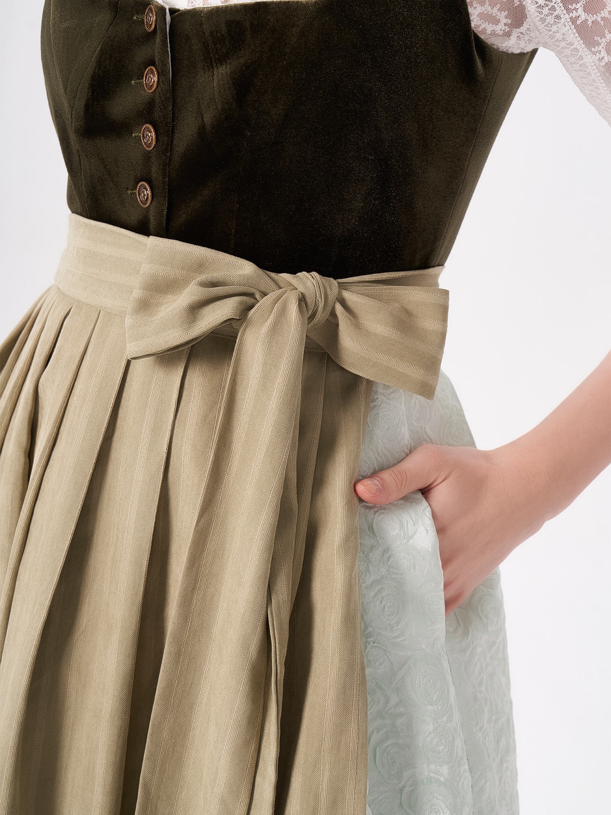 Sommerliches Dirndl in Grün