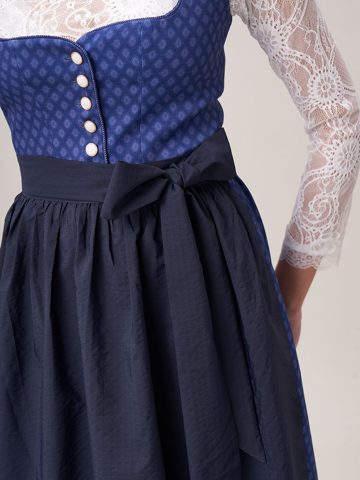 Dirndl mit großem Ausschnitt