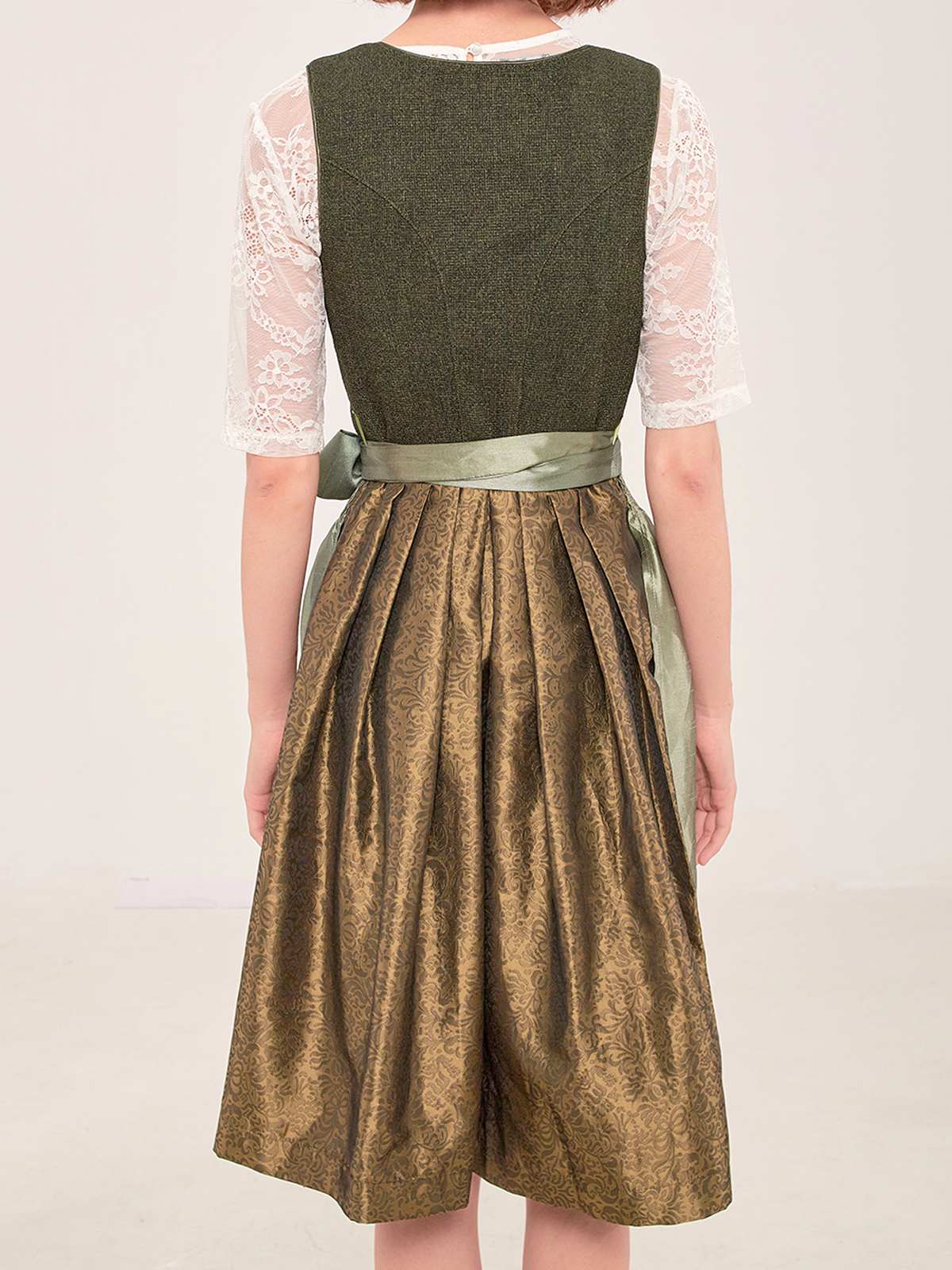 Traditionelles Dirndl in Grün mit modernen Akzenten