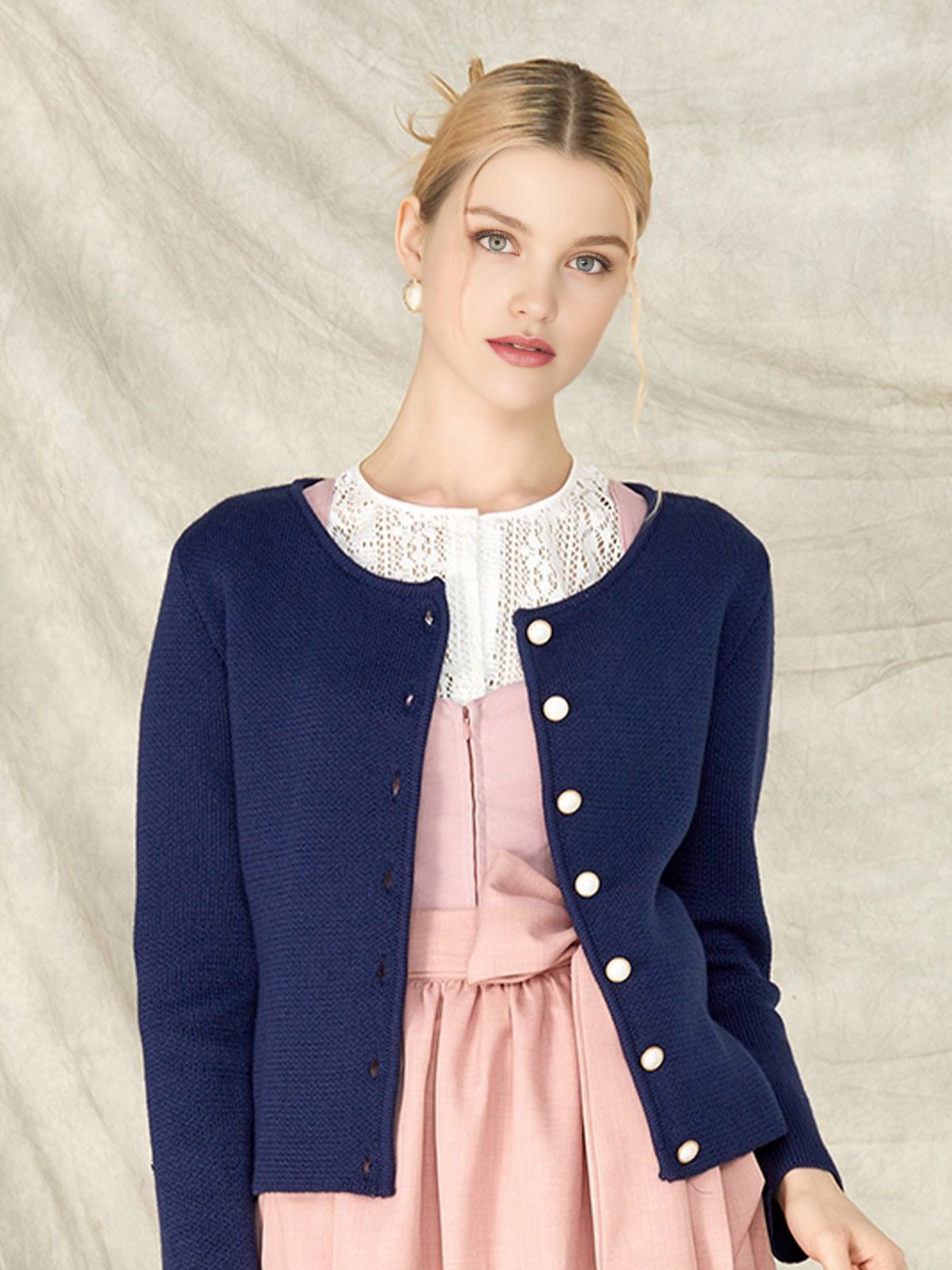 Dirndl in Marineblau