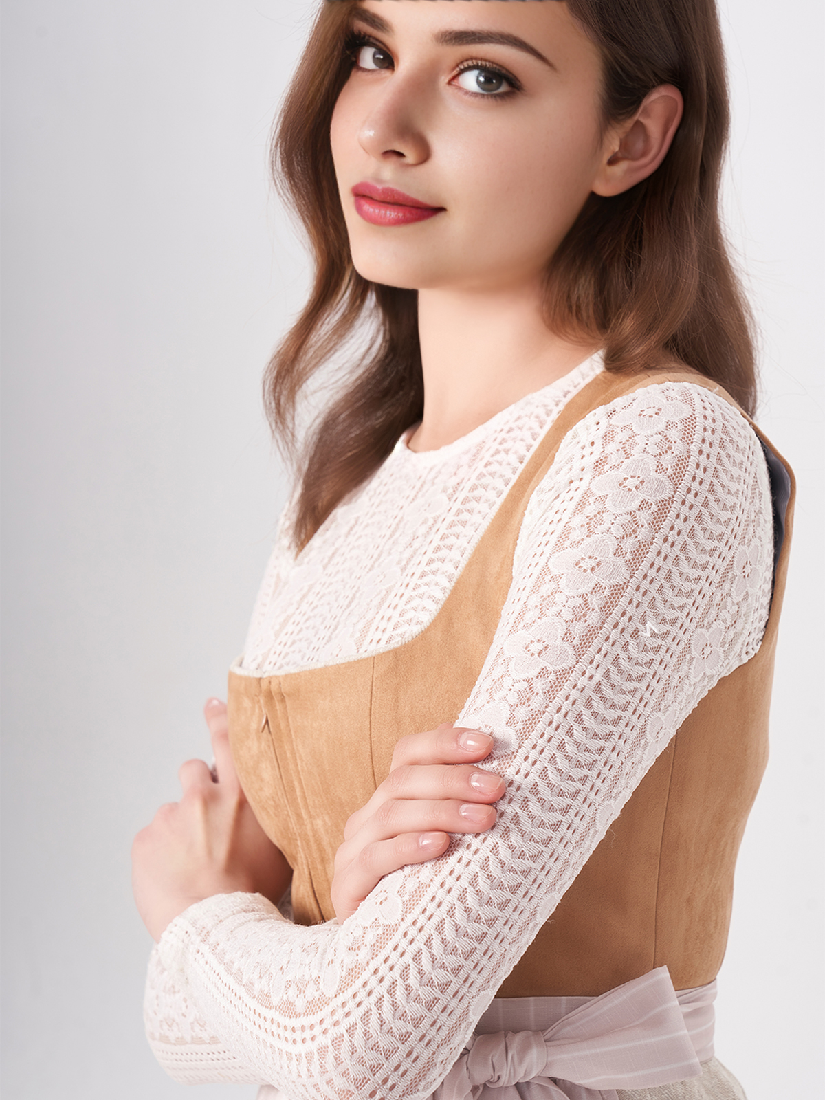 Modernes braunes Dirndl mit detailreicher Verarbeitung