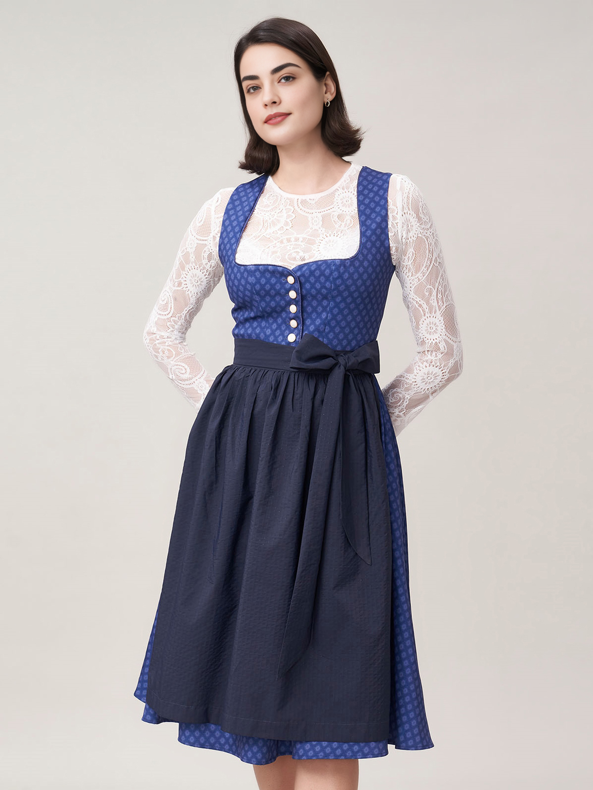 Schwarzes Dirndl mit blauen Akzenten