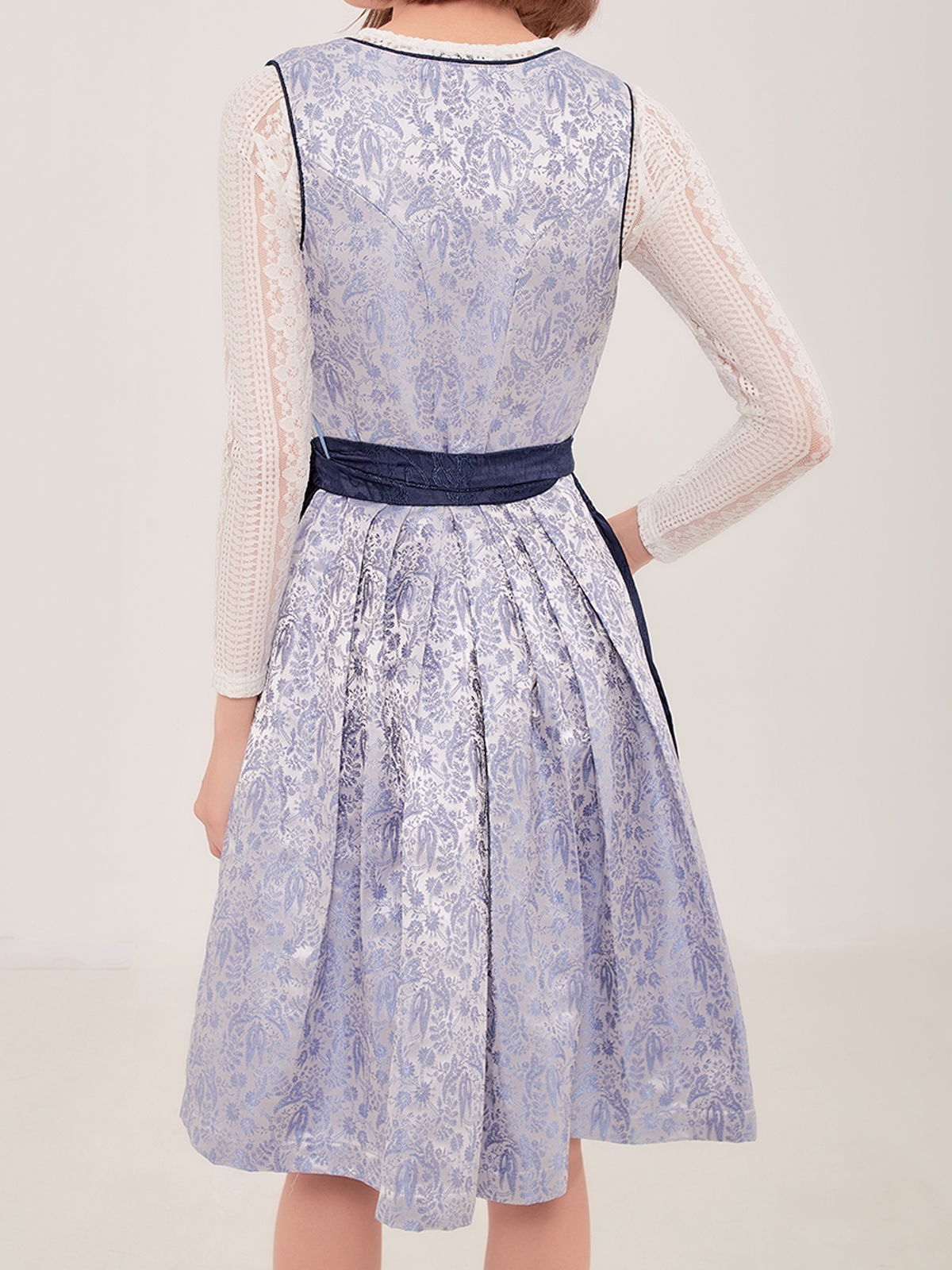 Modernes Dirndl in Blau