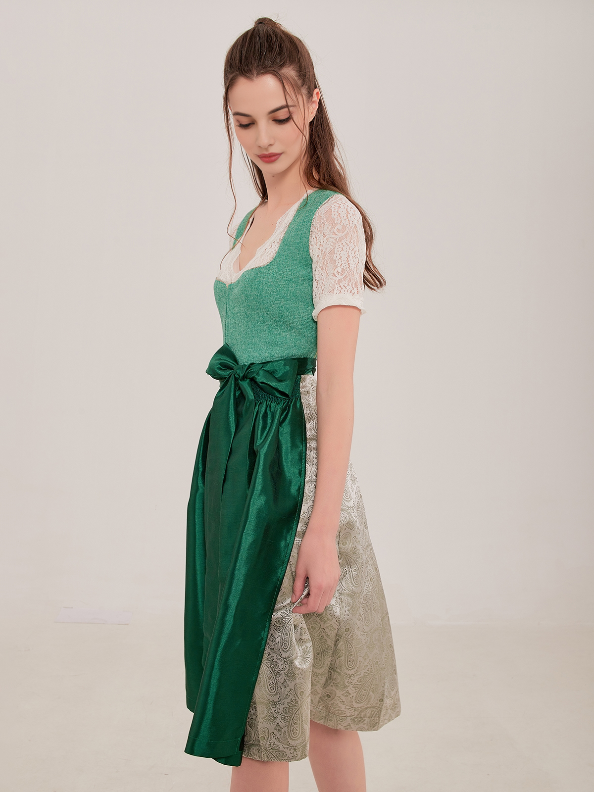 Modernes Dirndl in Blau