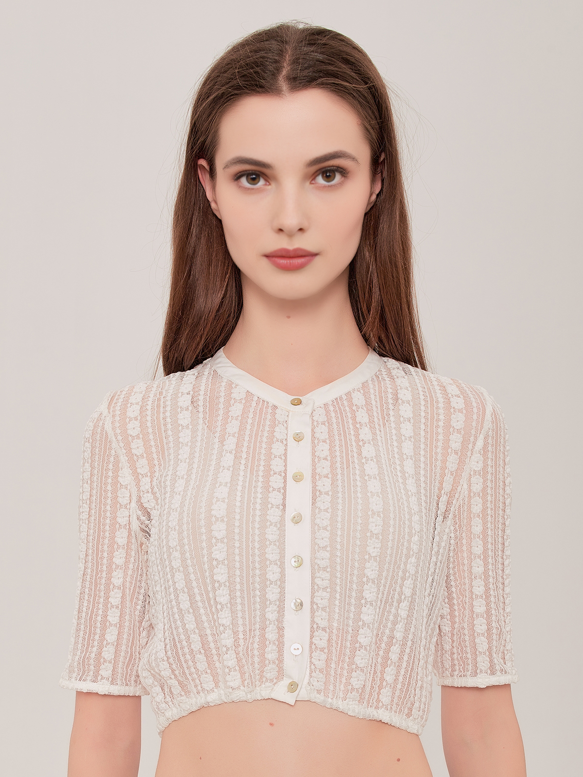 Wildleder Dirndl in Weiß mit detailreicher Stickerei