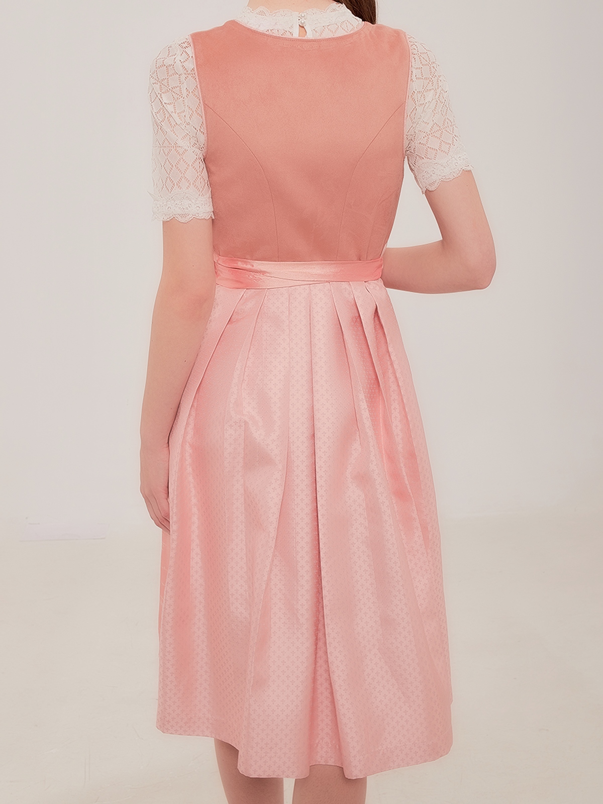 Dirndl in Rosa – feminin und stilvoll