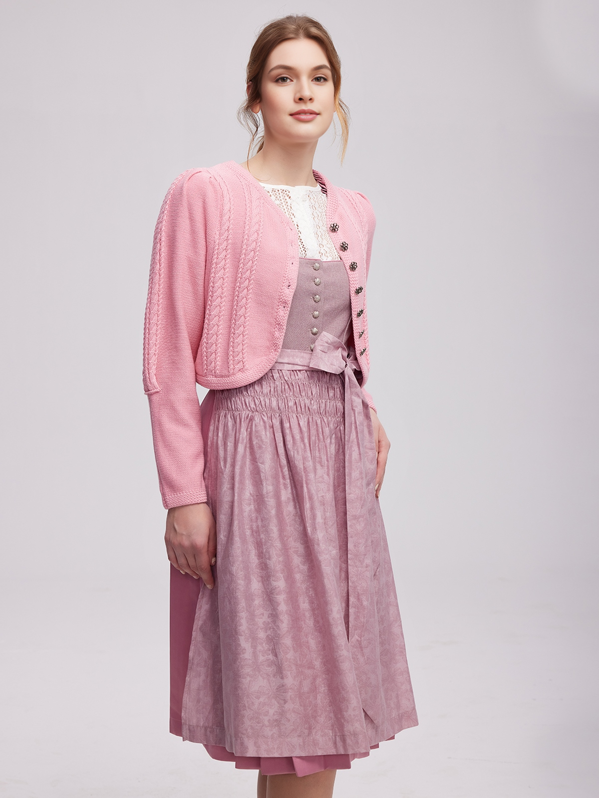 Dirndl mit herzförmigem Ausschnitt