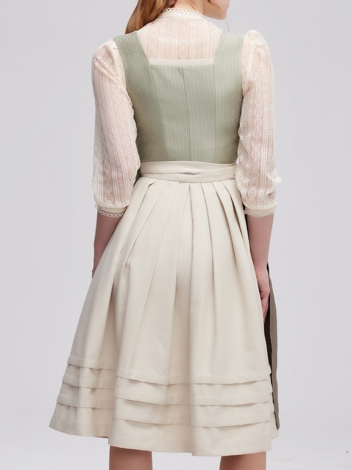 Dirndlbluse schwarz hochgeschlossen