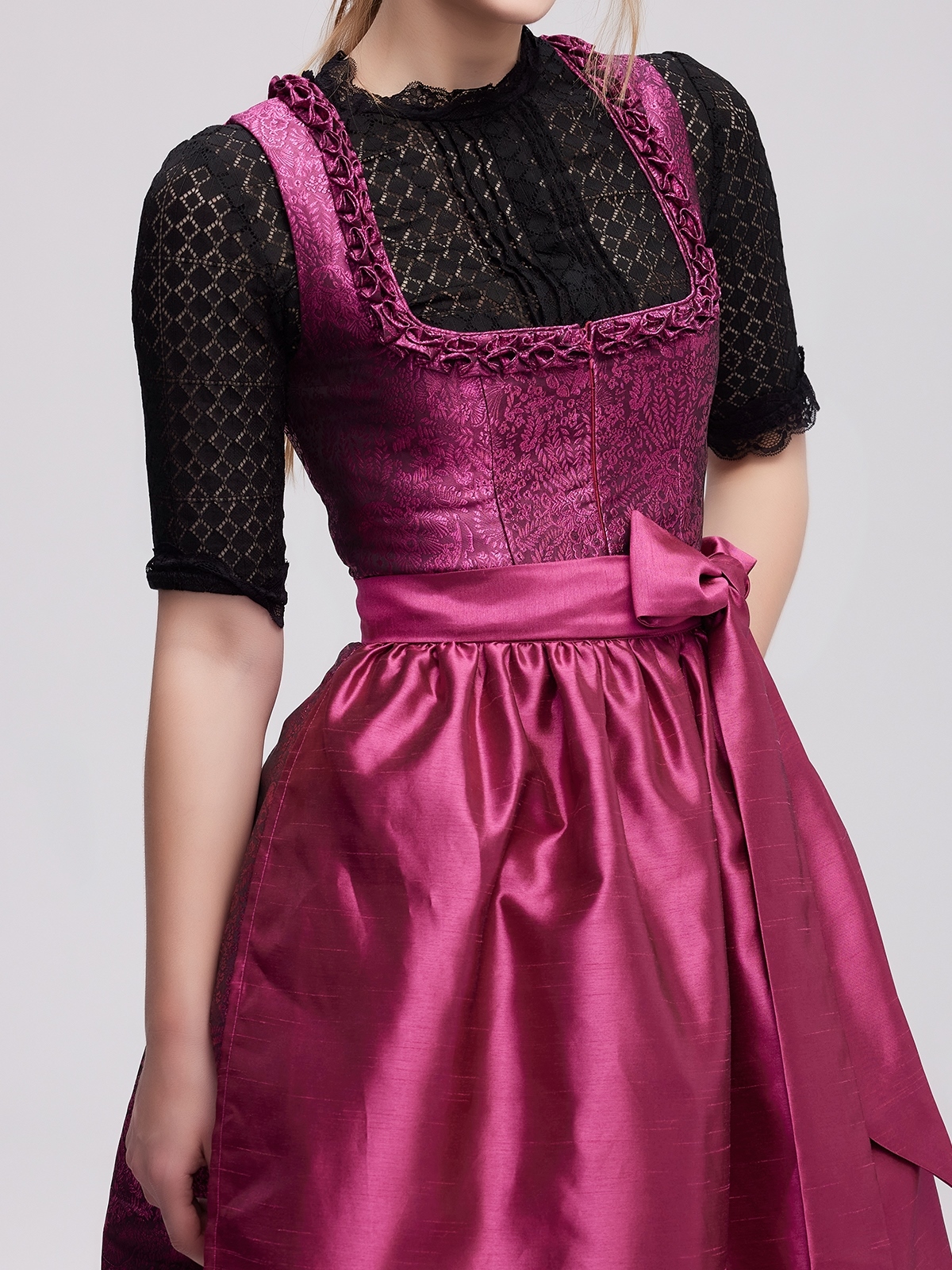 Rotes Dirndl samt in Pink-Variante