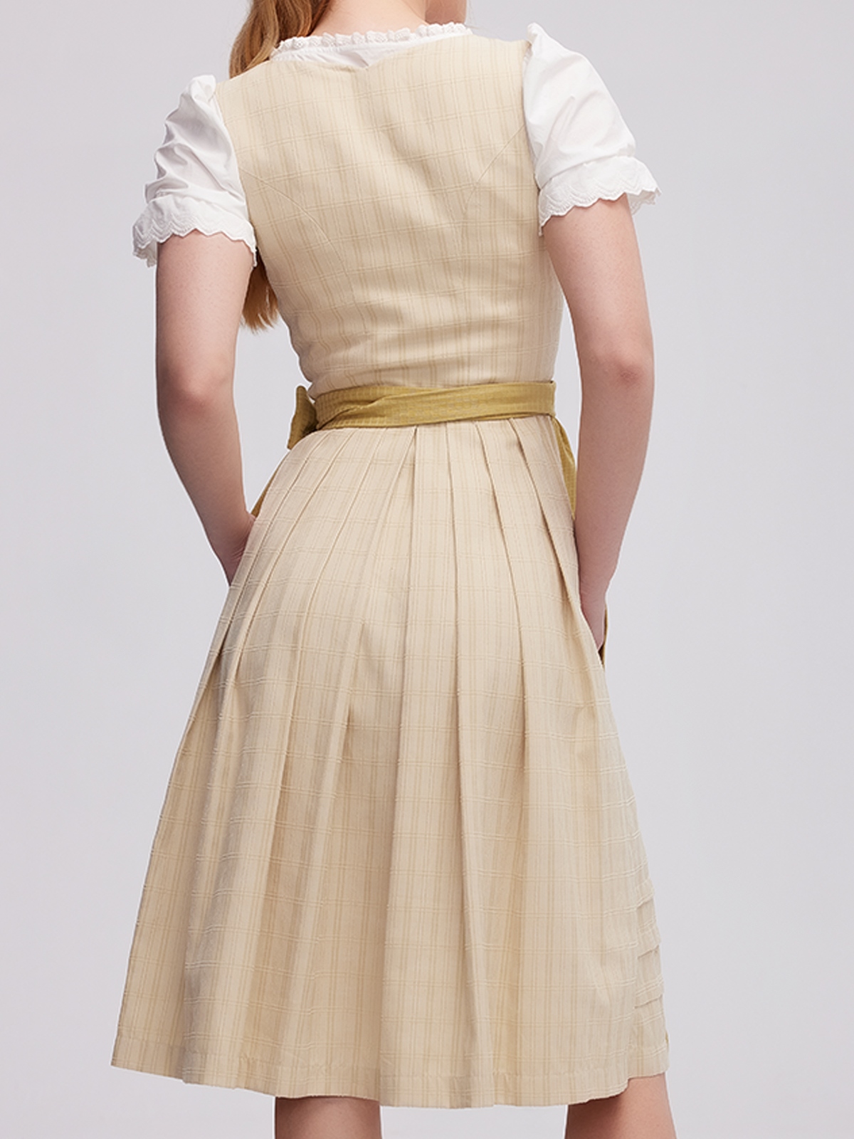 Modernes Dirndl in samt blau