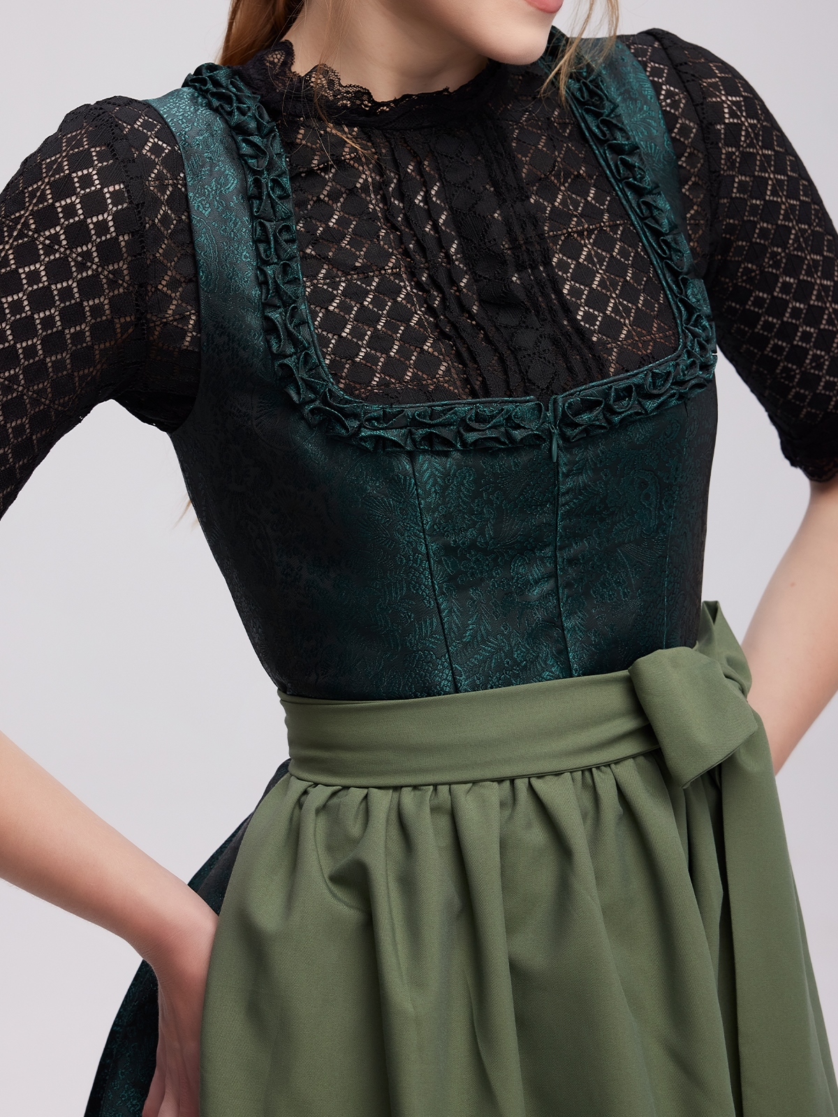 Elegantes Samt-Dirndl in Grün