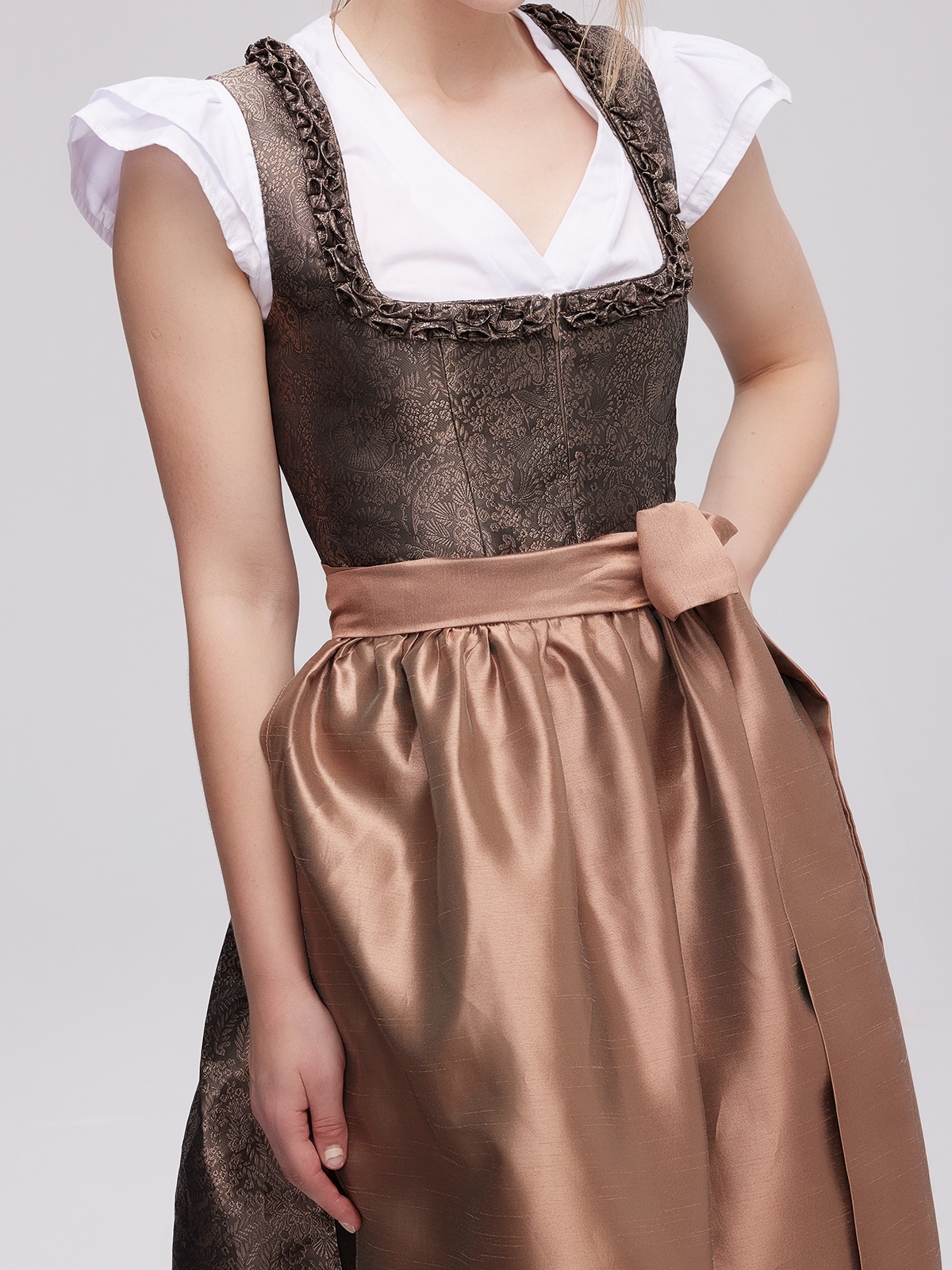 Dirndl in dunkelgrünem Samt