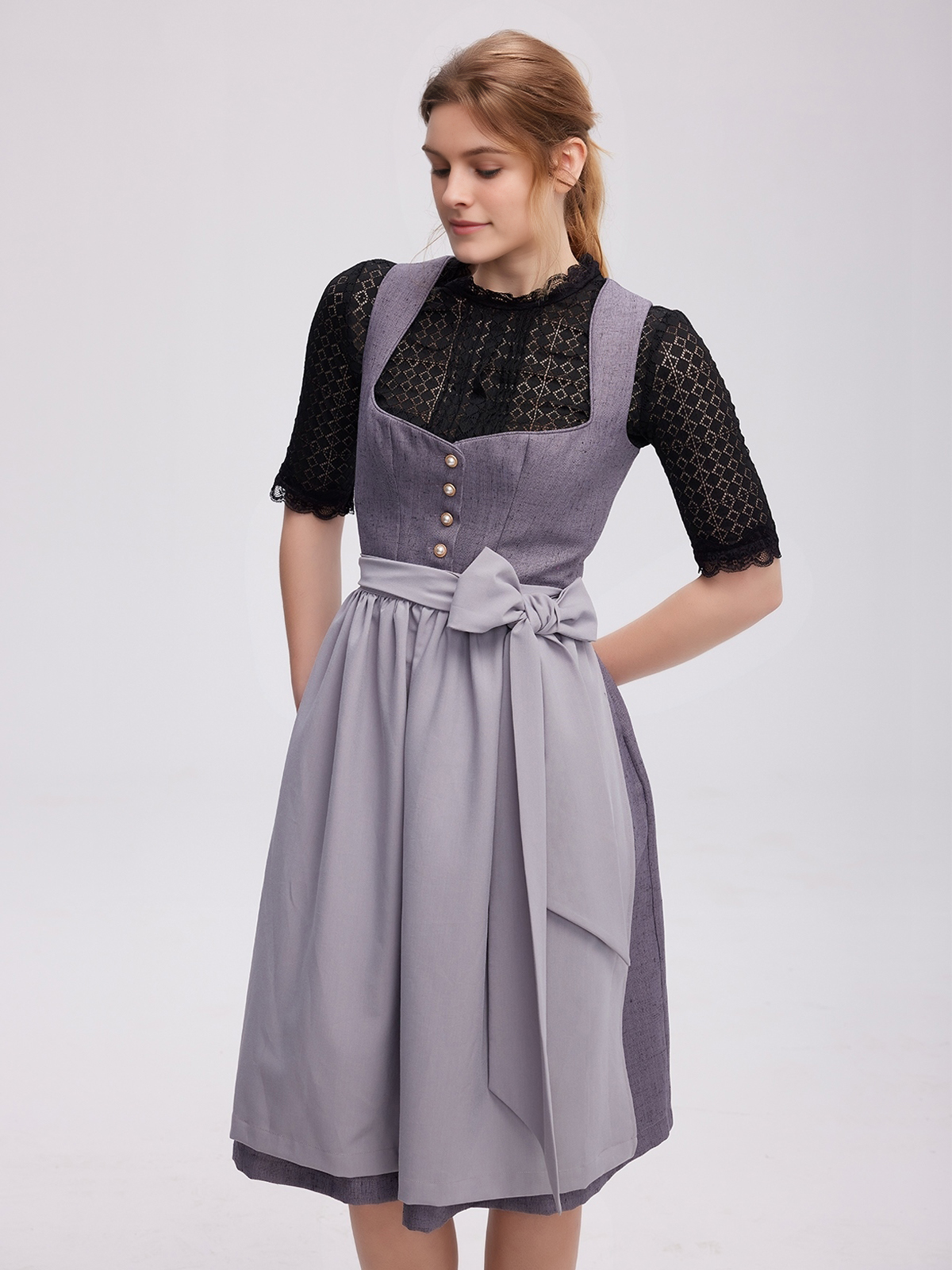 Dunkles Dirndl in Grau