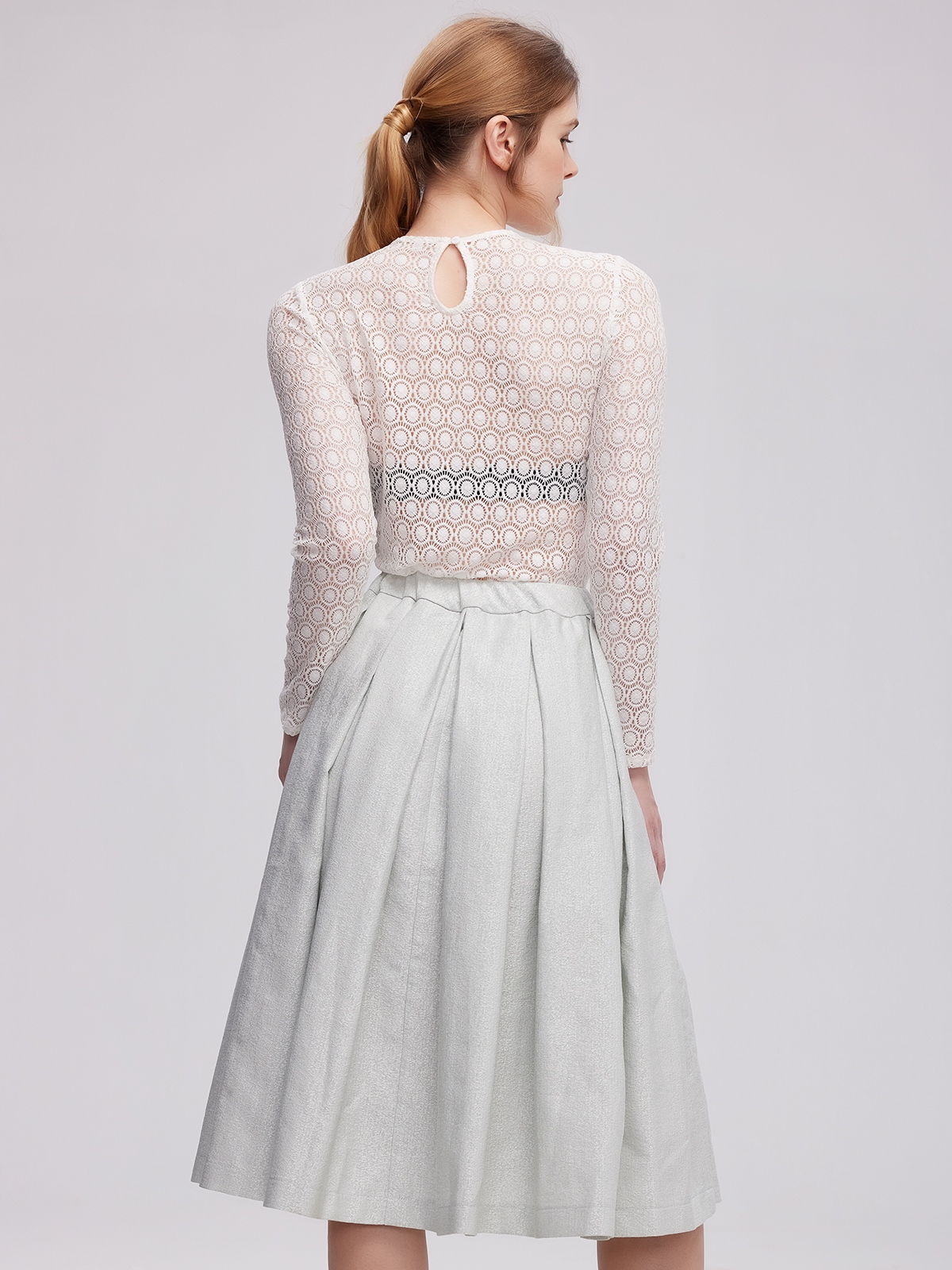 Dirndlbluse mit Spitze und V-Ausschnitt in Grün