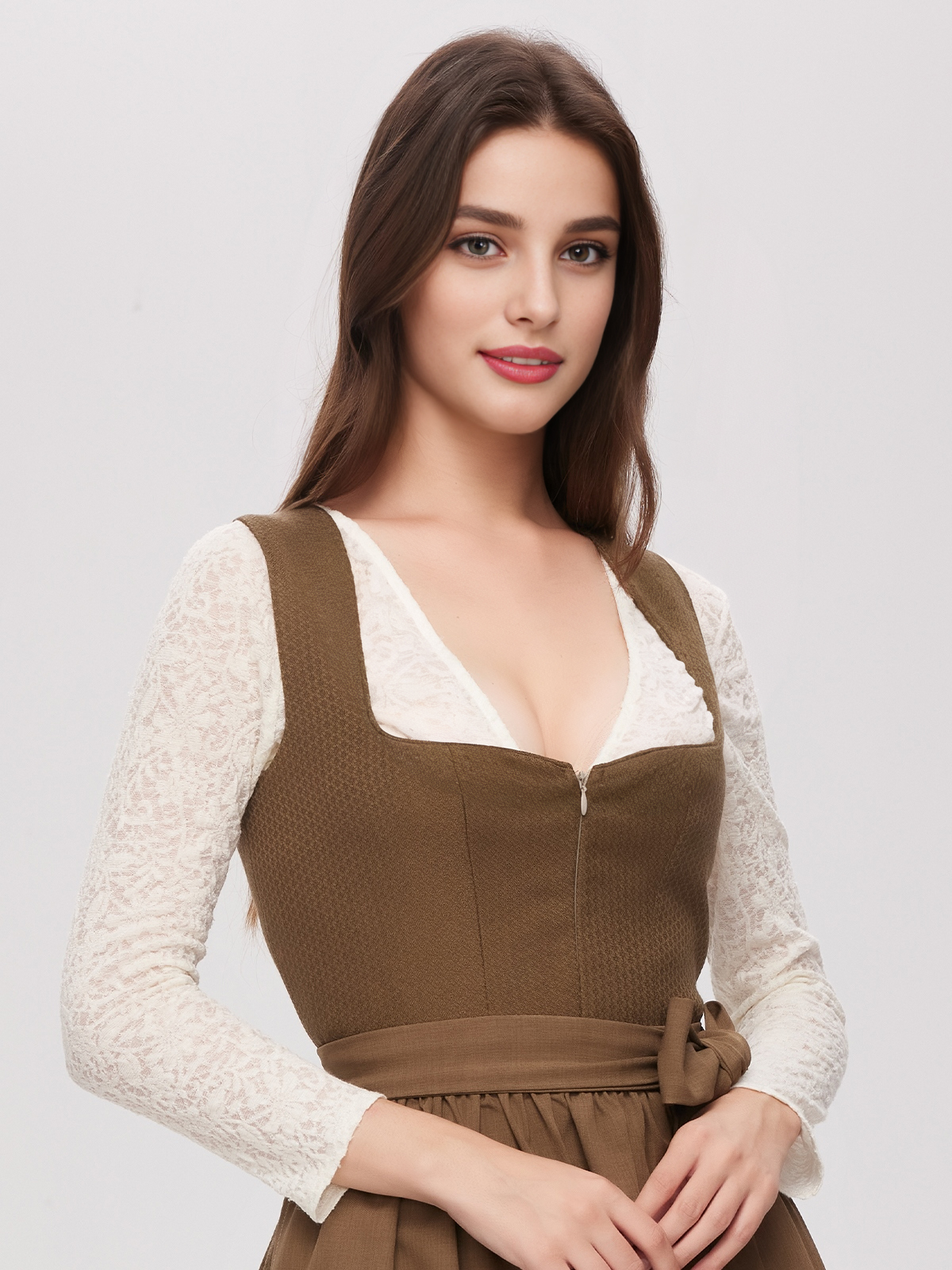 Dirndl in Grün mit weißer Bluse