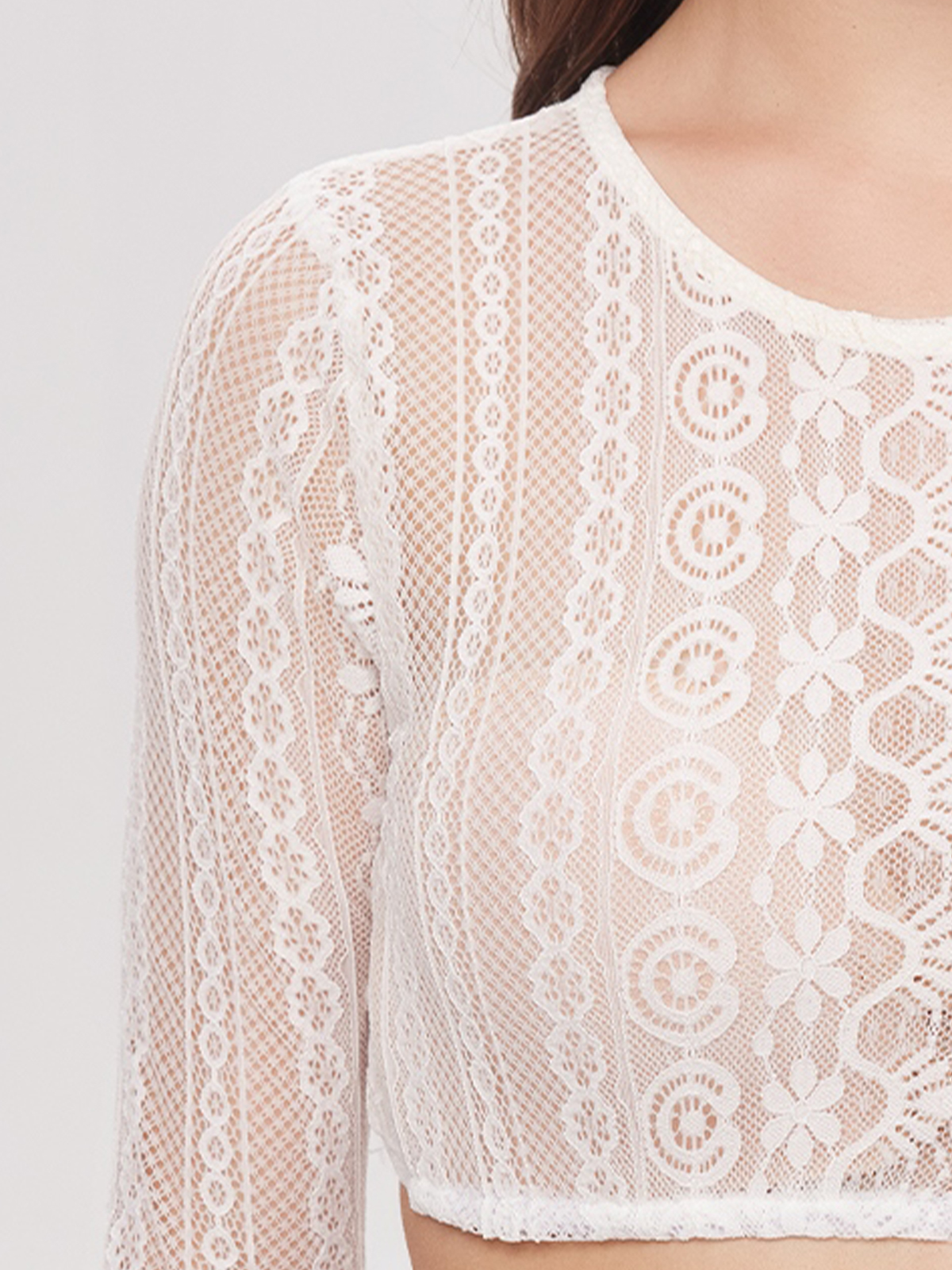 Braunes Dirndl mit weißer Bluse