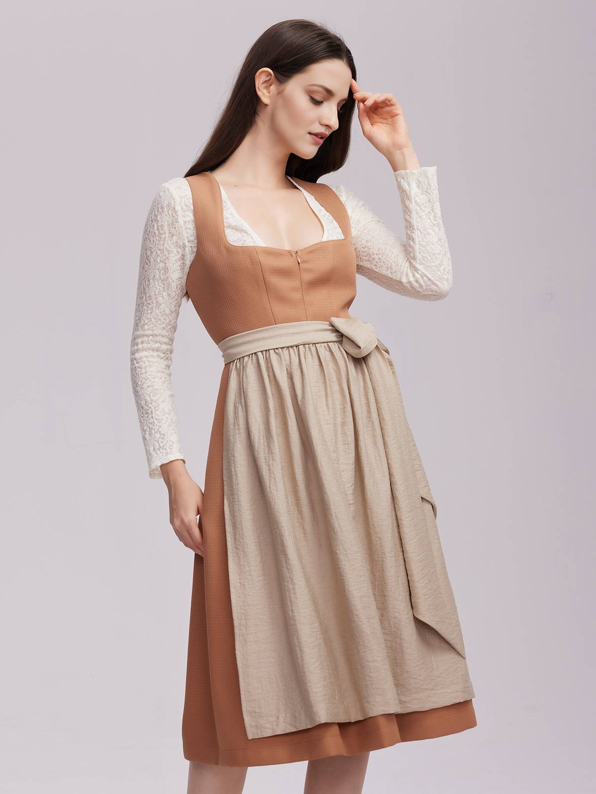 Dirndl in smaragdgrünem Samt