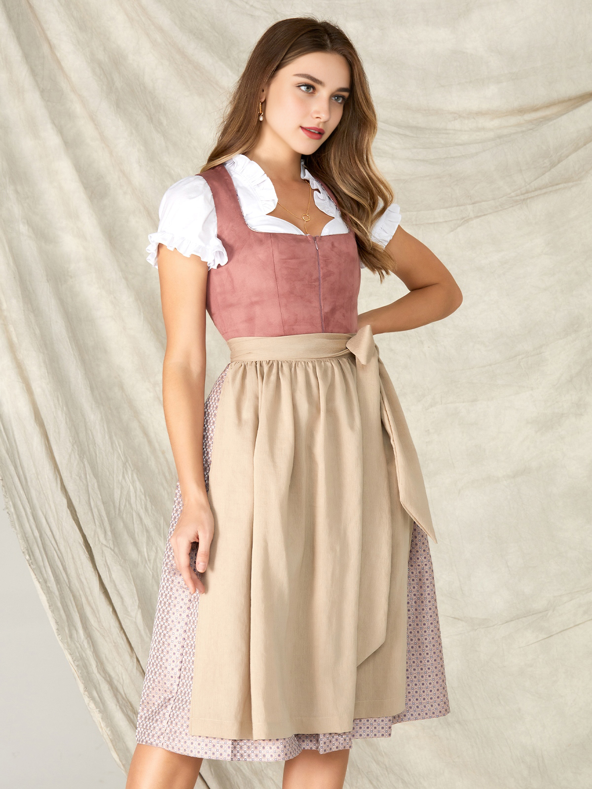 Schwarzes Dirndl mit rosa Schürze