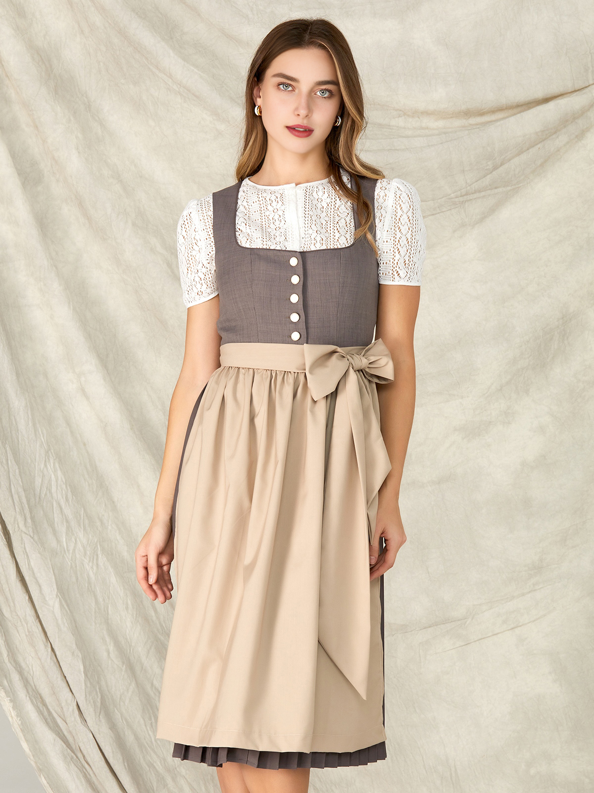 Modernes Dirndl in Grau