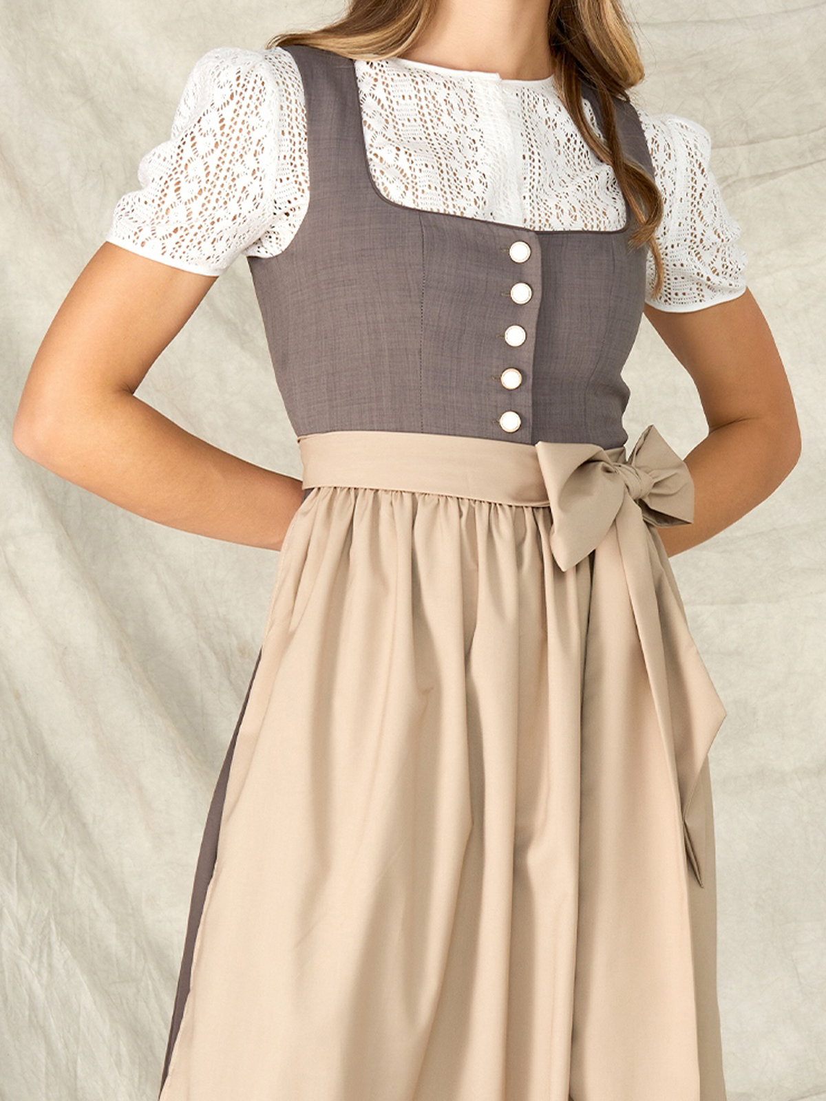 Elegantes Midi Dirndl in Grau