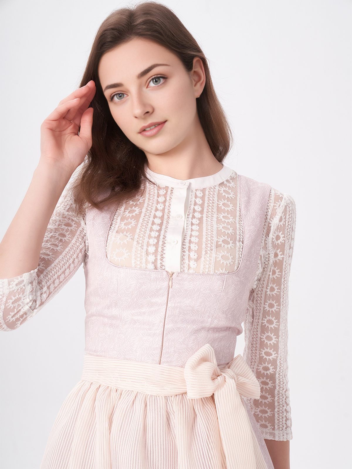 Dirndl in Rosa mit floraler Schürze