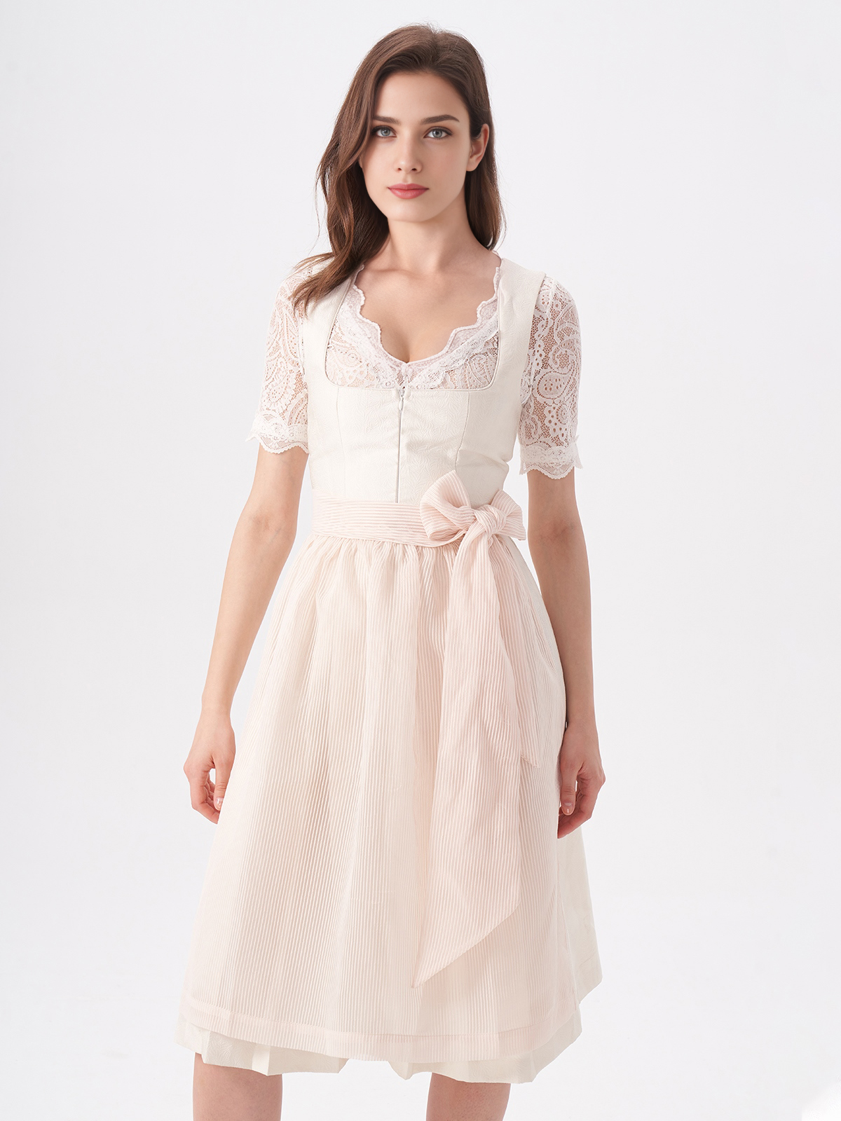 Beige Dirndl – zeitlose Eleganz für festliche Anlässe