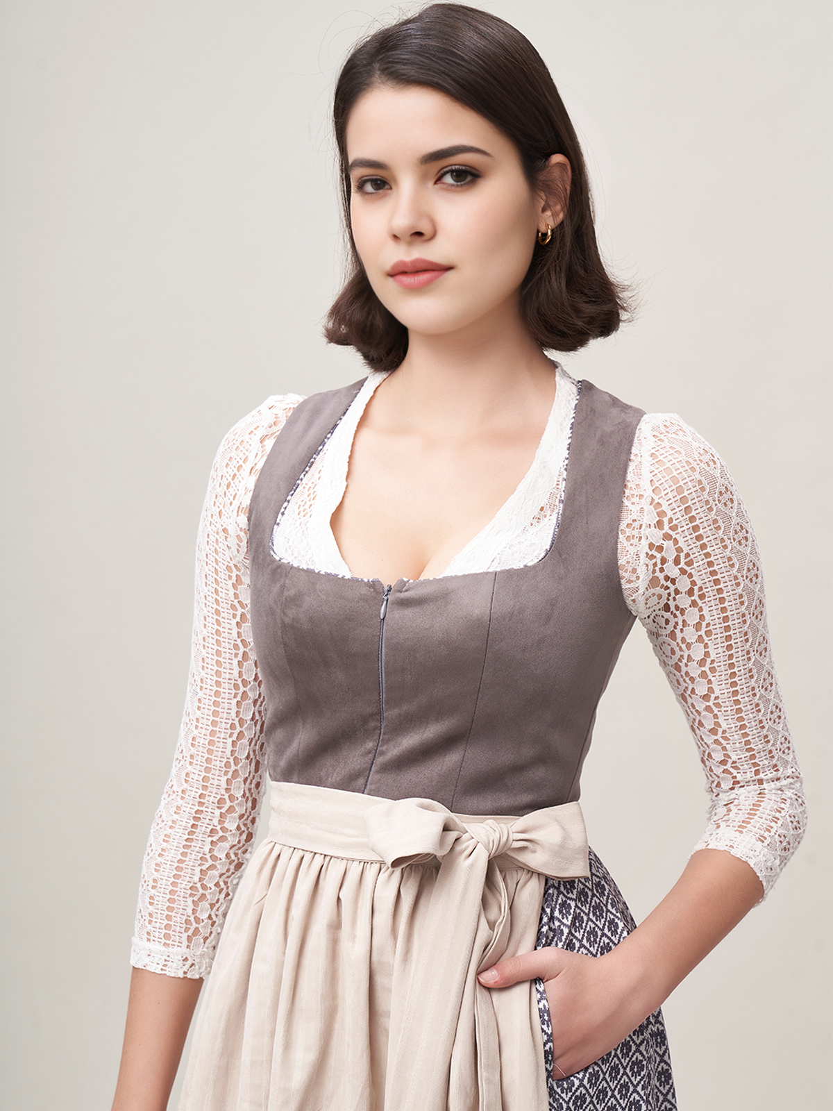 Dirndl in Grau