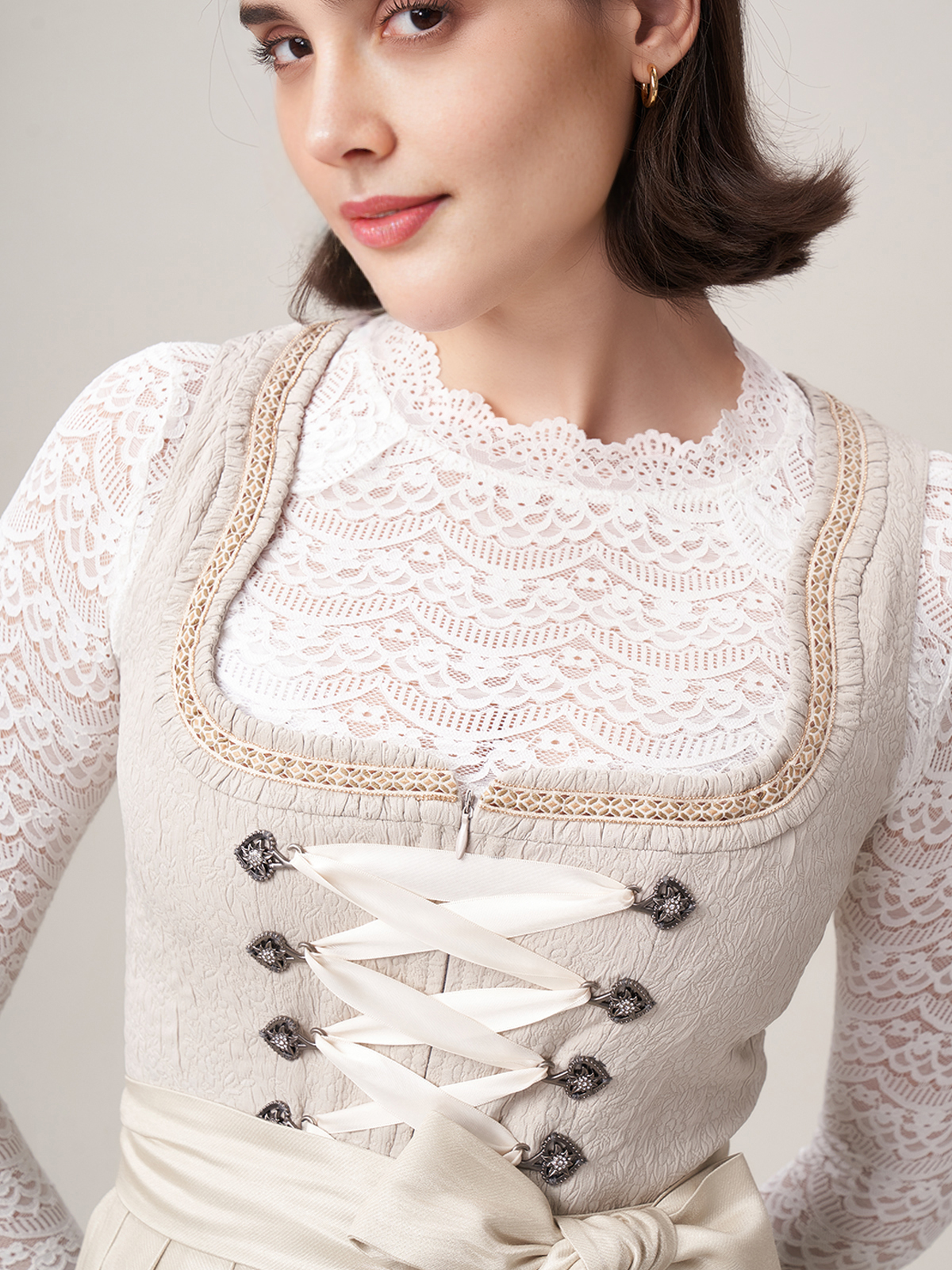 Trachtenkleid Grün in Beige-Grün-Kombination