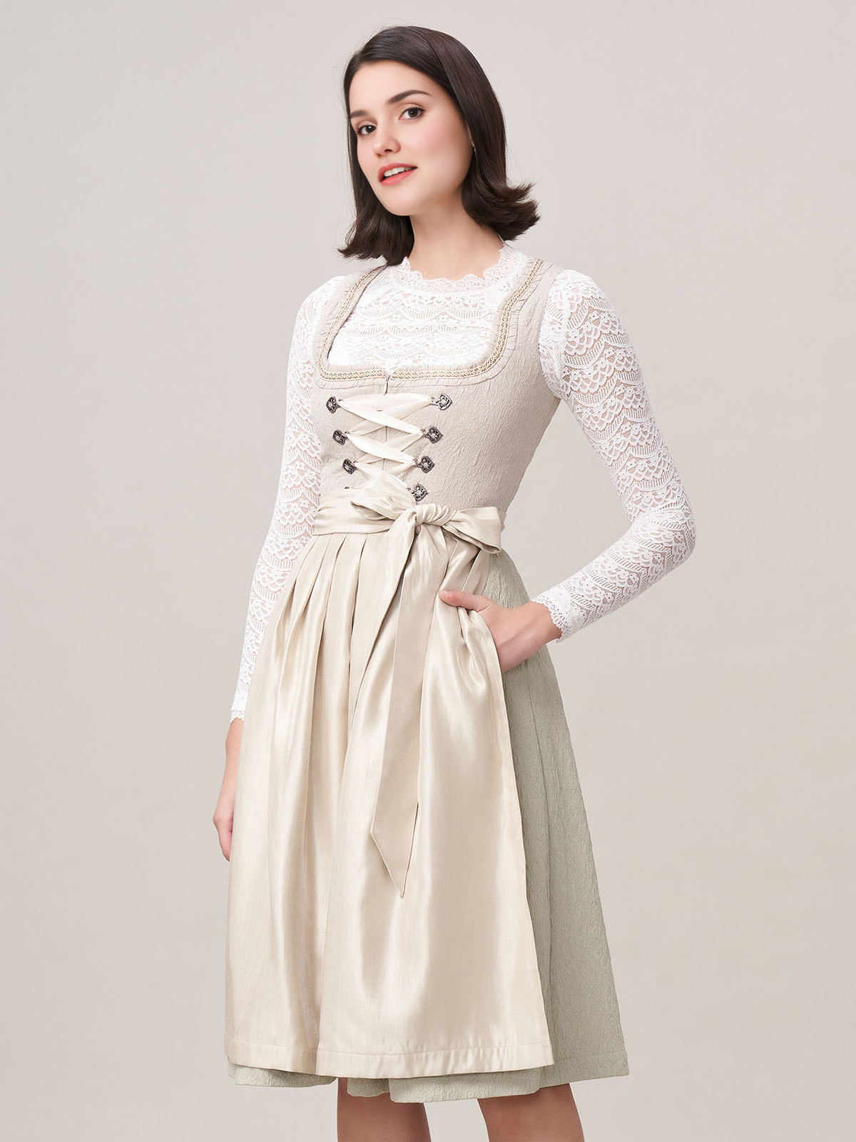 Modernes Dirndl in Beige