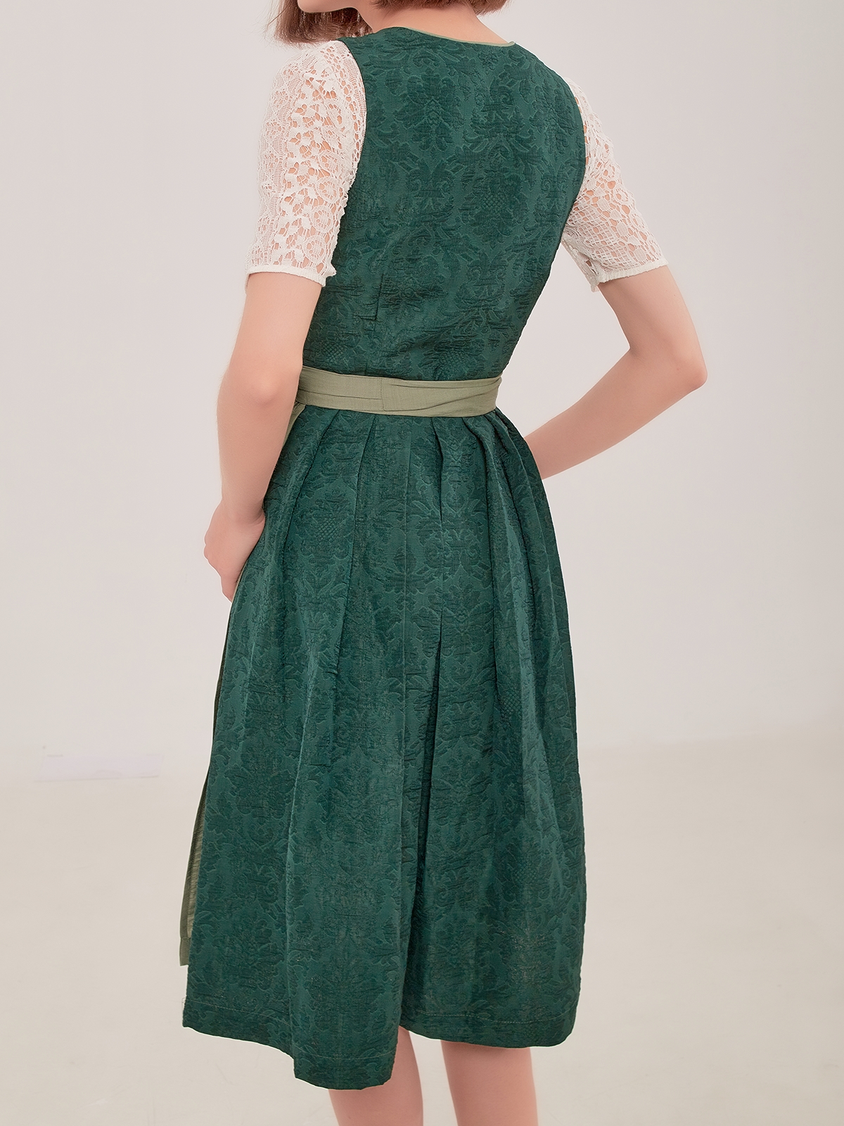 Dirndl Grün Rot – ein Blickfang auf jedem Fest