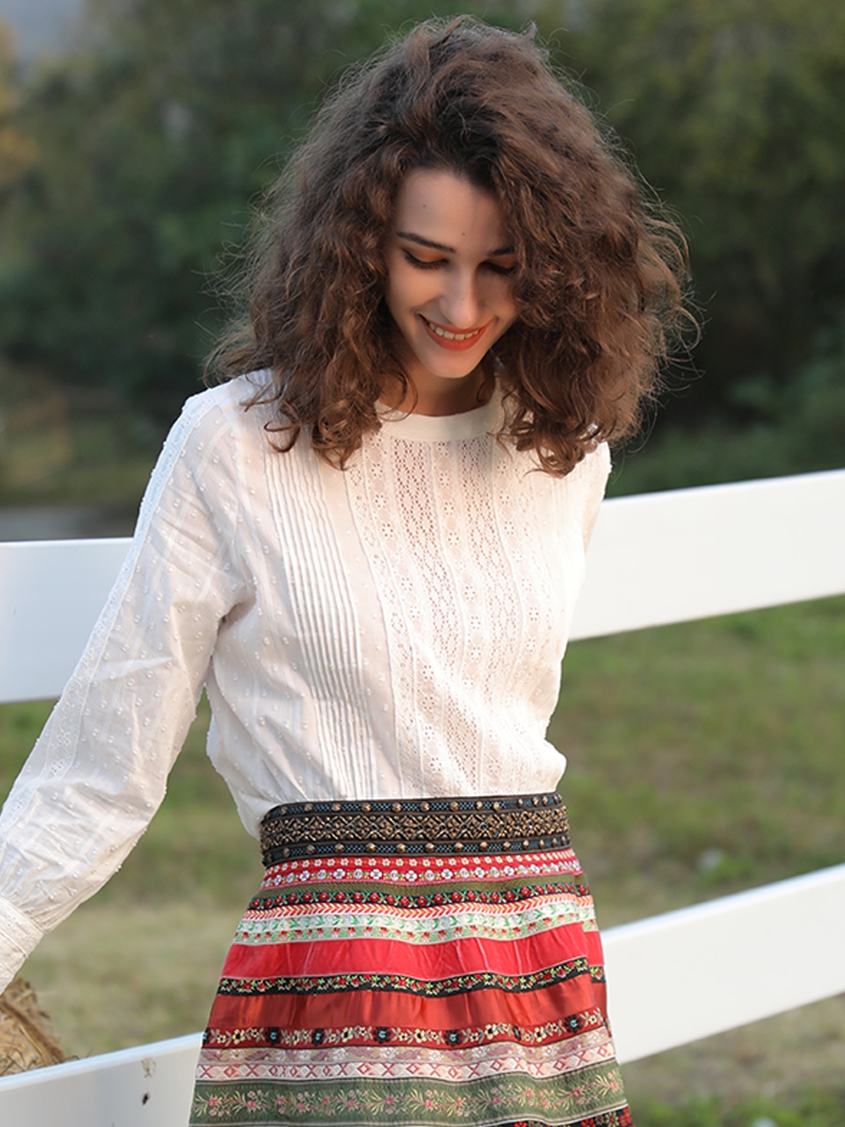 Weiße Bluse zum gelben Dirndl