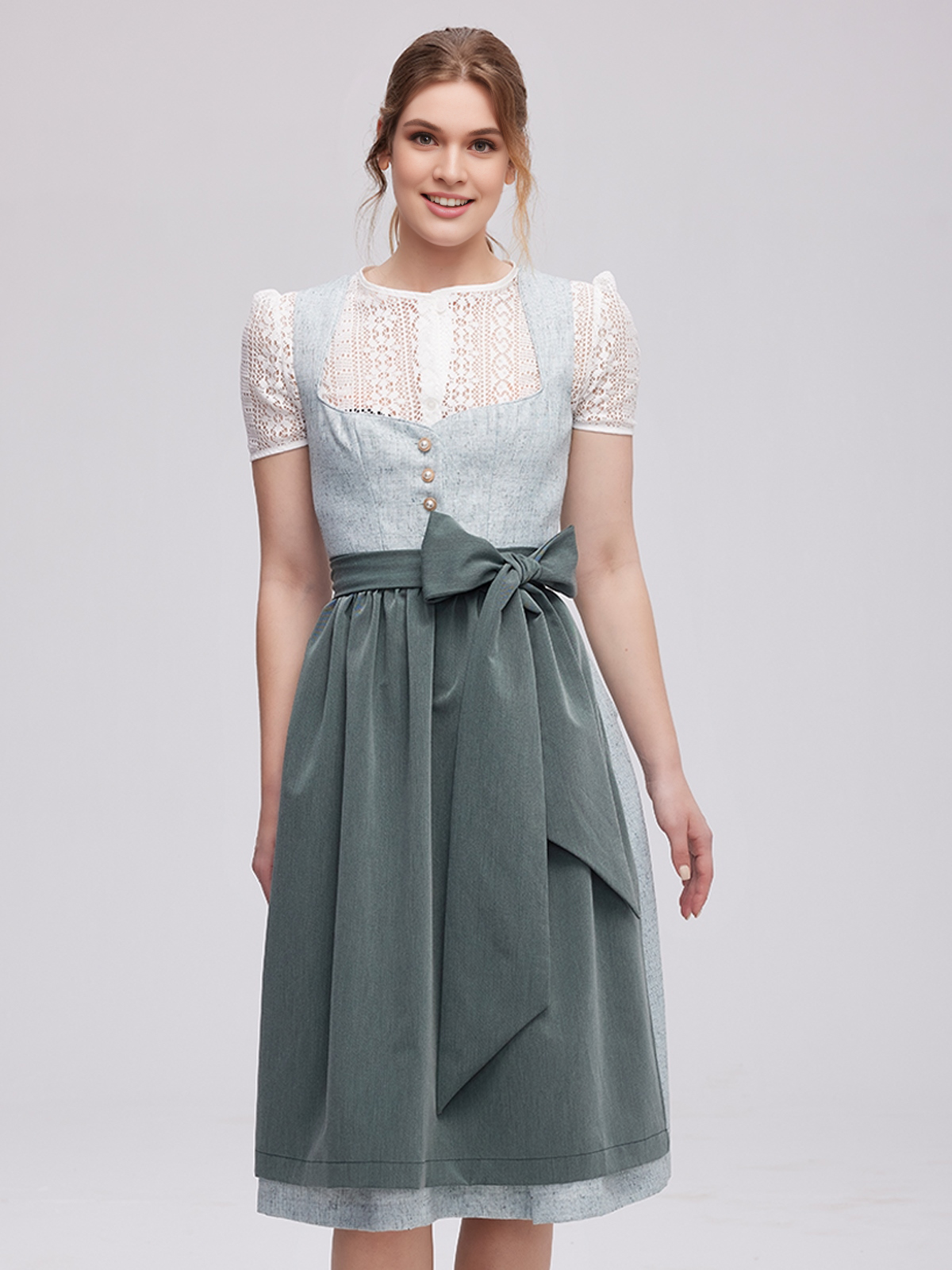Dirndl in Grün mit Spitze