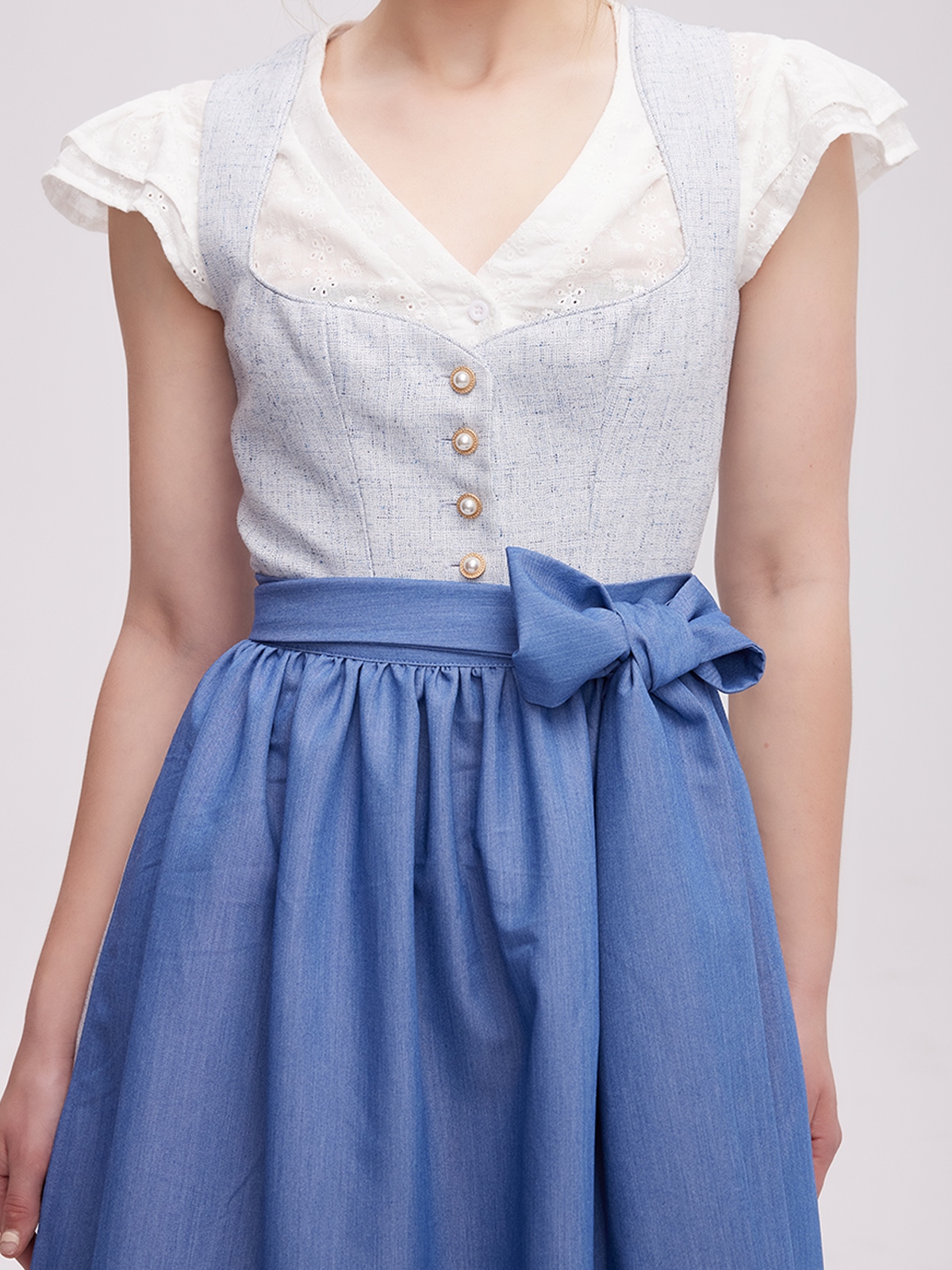 Dirndl mit Herzausschnitt in Blau