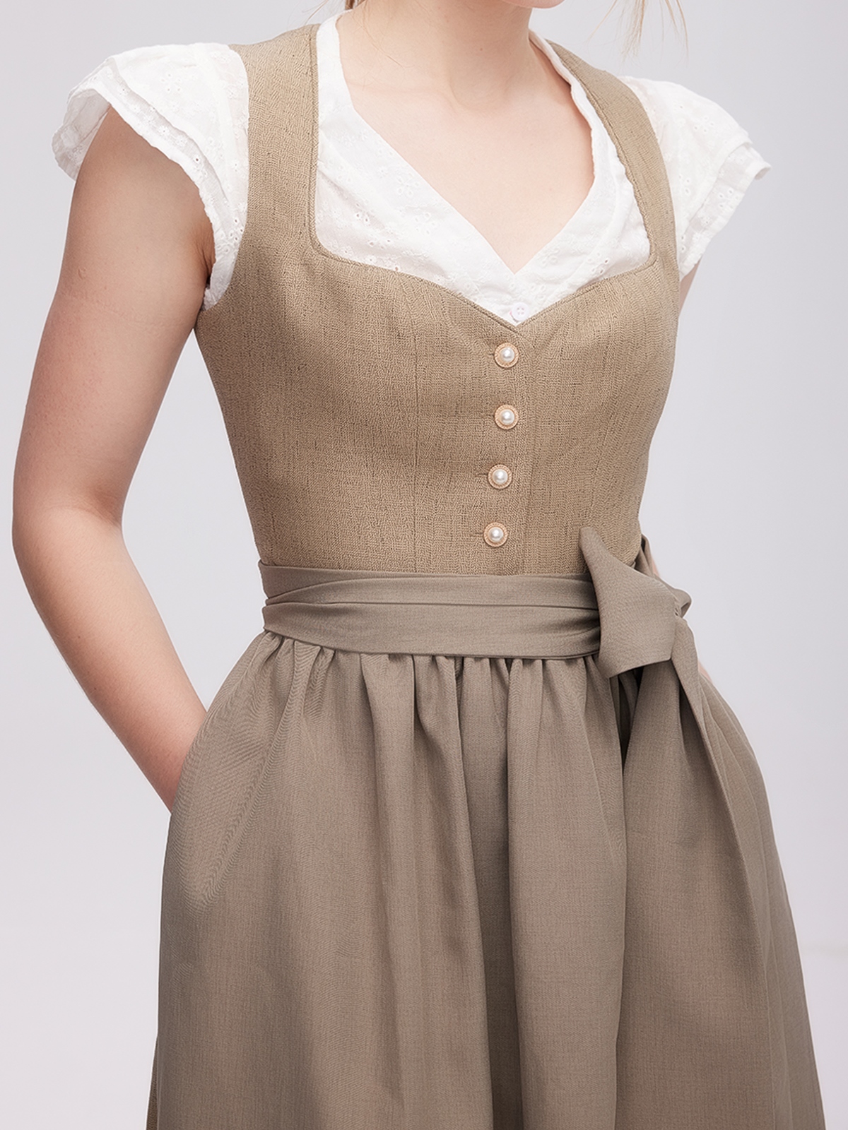 Dirndl Marineblau in eleganter Ausführung