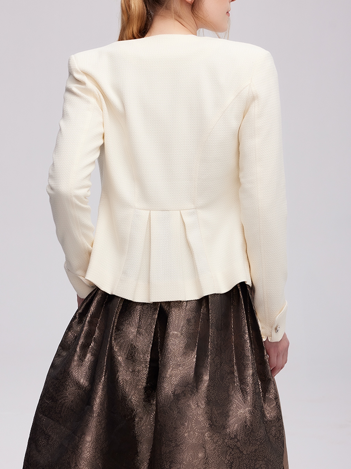 Elegantes dunkelgrünes Dirndl mit weißer Bluse