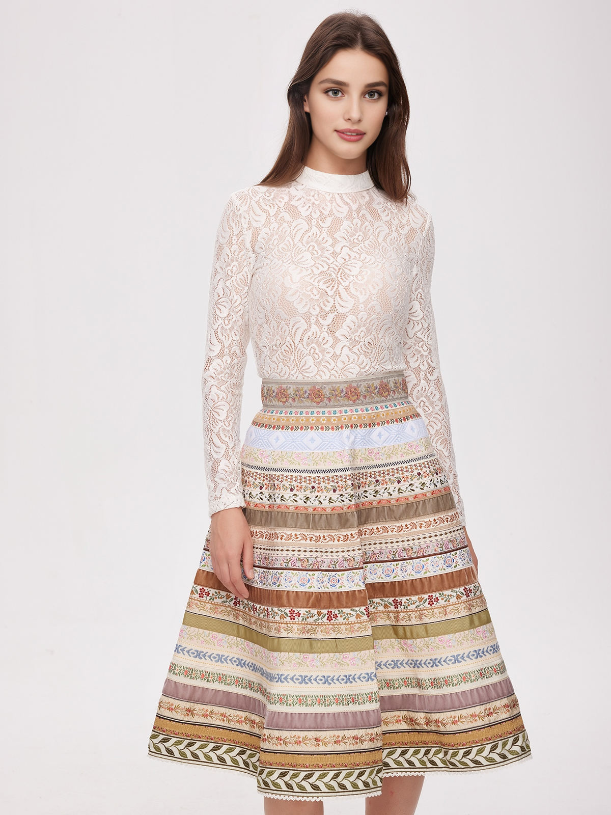 Altmodisches Dirndl in Beige