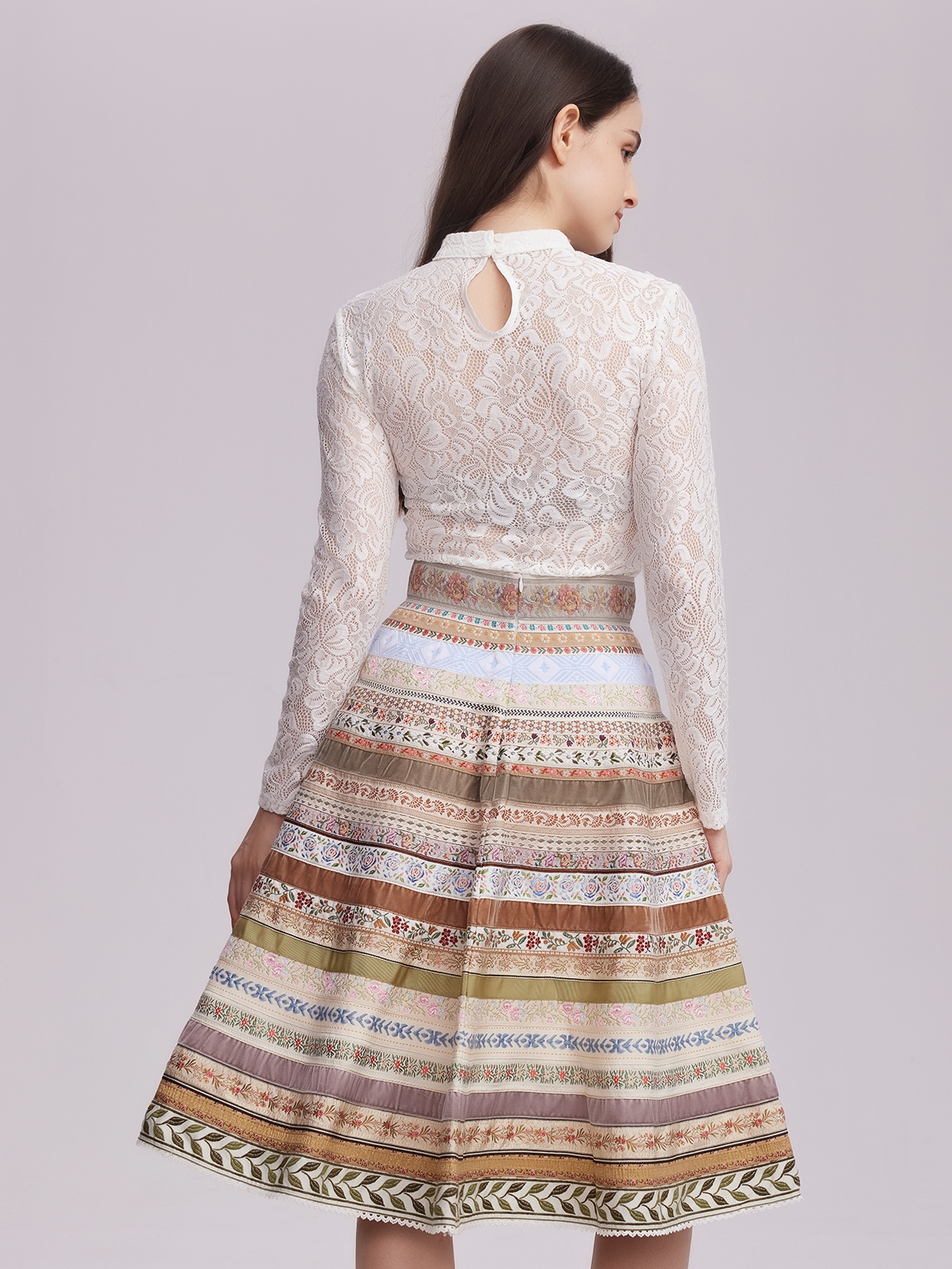 Dirndl ohne Ausschnitt in Beige