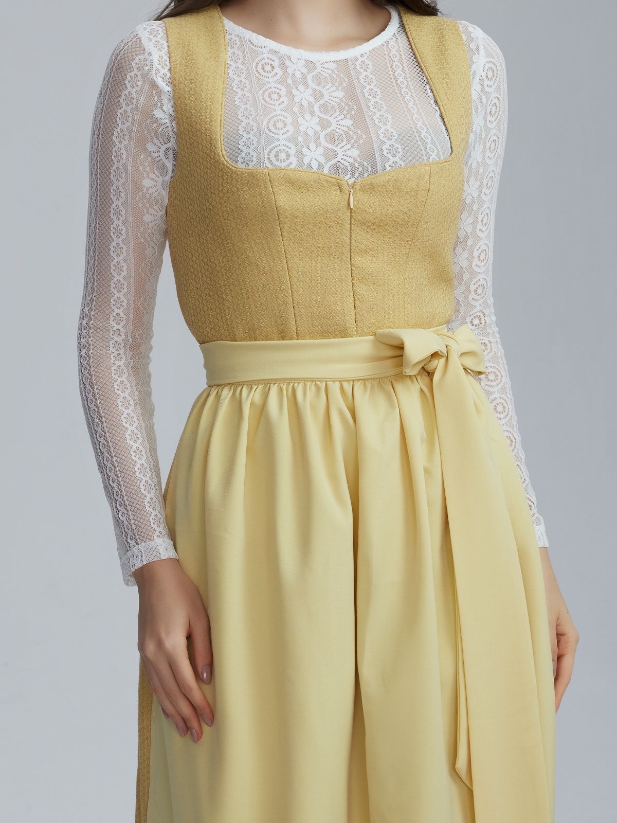 Modernes Dirndl in Gelb
