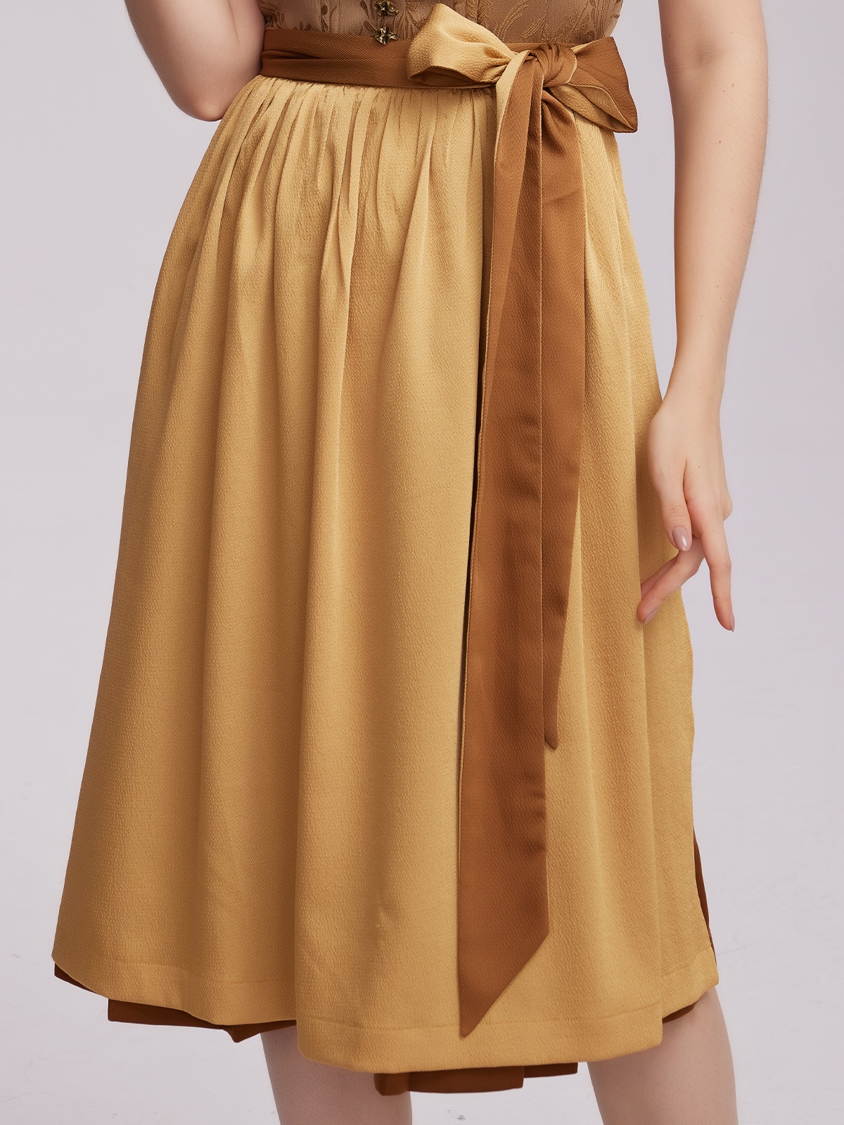Dirndl tannengrün mit gelber Schürze