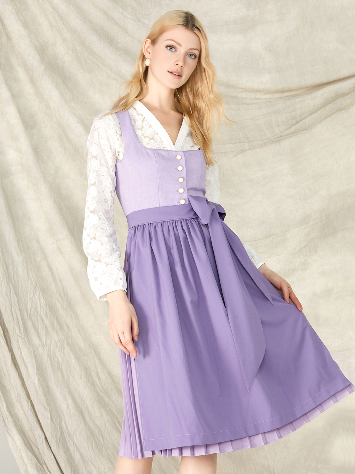 Dirndl in Lila – Eleganz mit femininem Schnitt