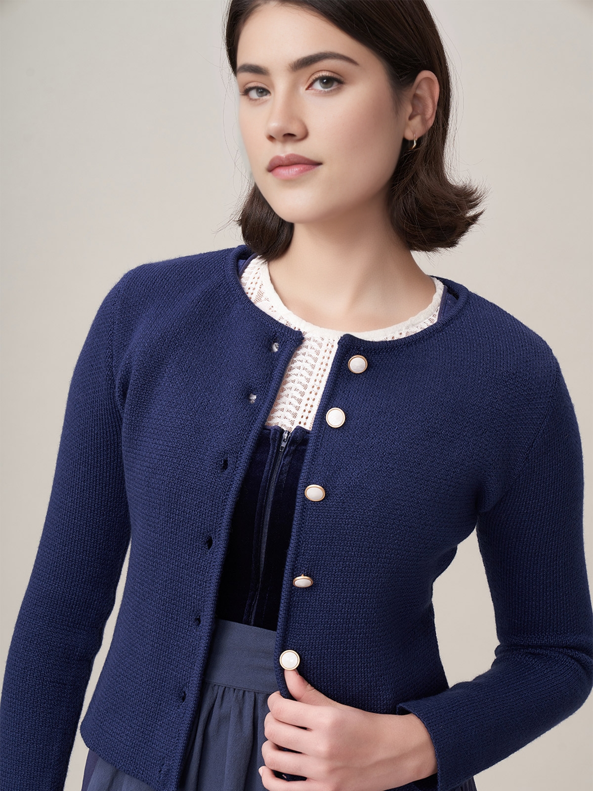 Dirndlbluse in Marineblau