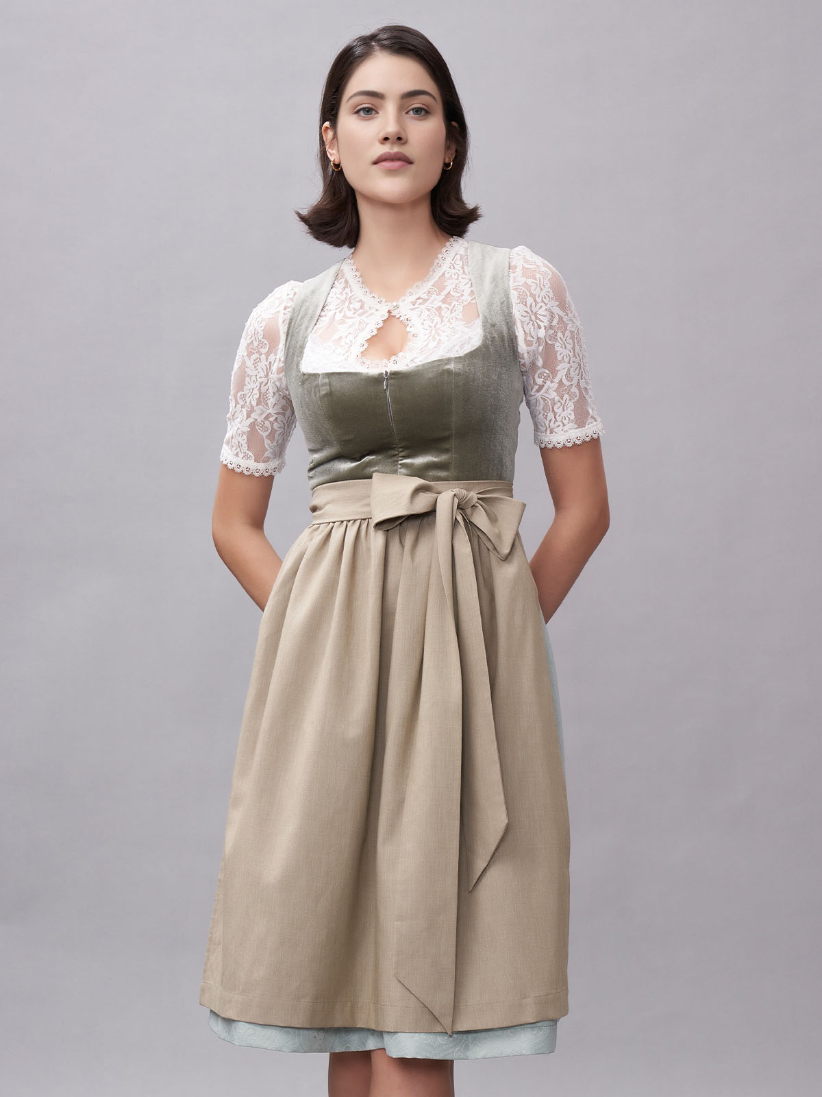 Modernes Dirndl in Grün mit Reißverschluss – perfekt für stilvolle Anlässe und den Alltag