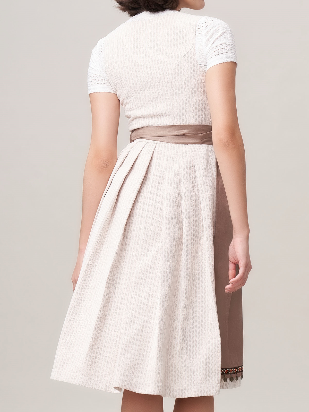 Klassisches Beige-Dirndl