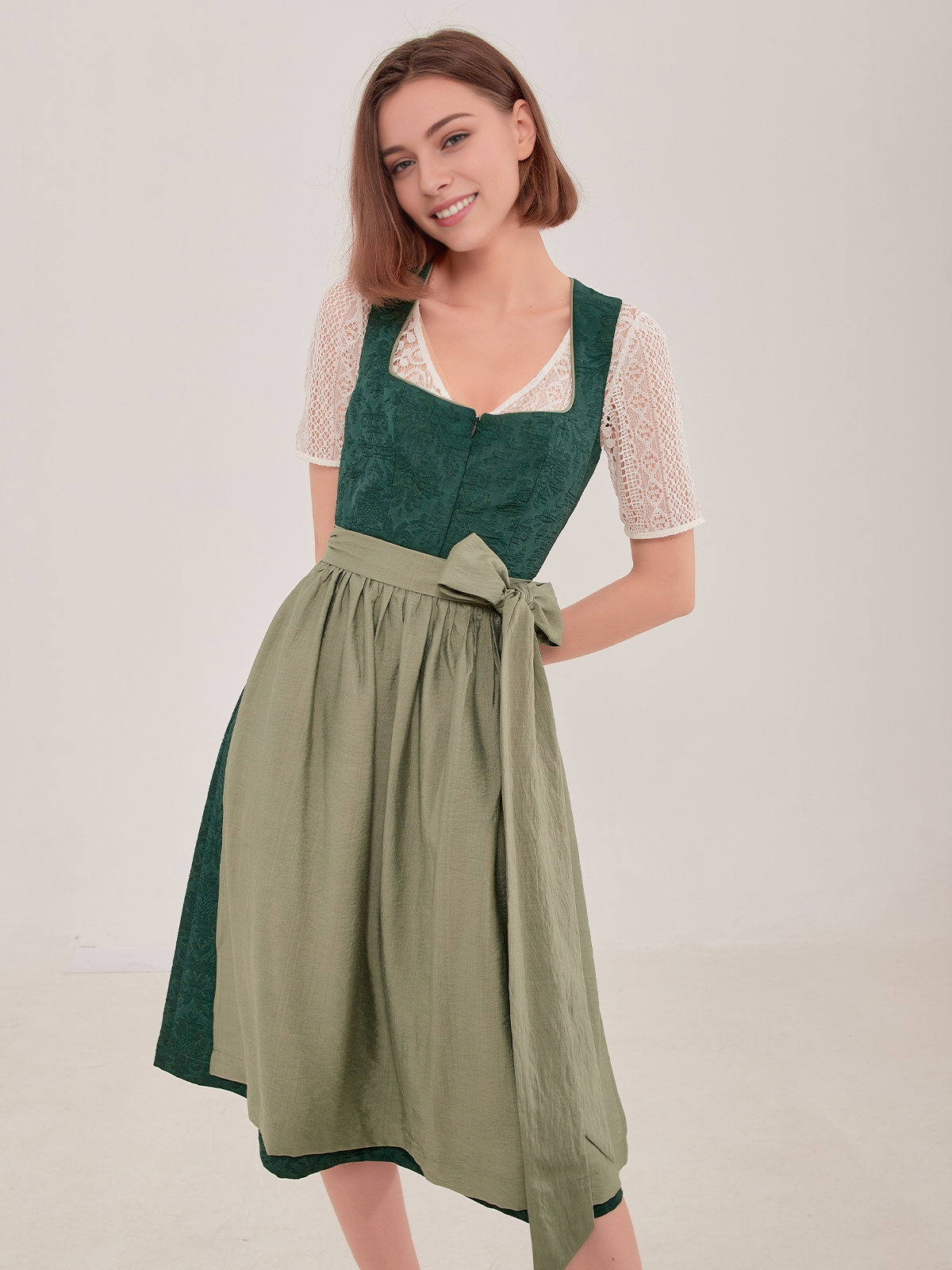 Modernes Dirndl in Grün