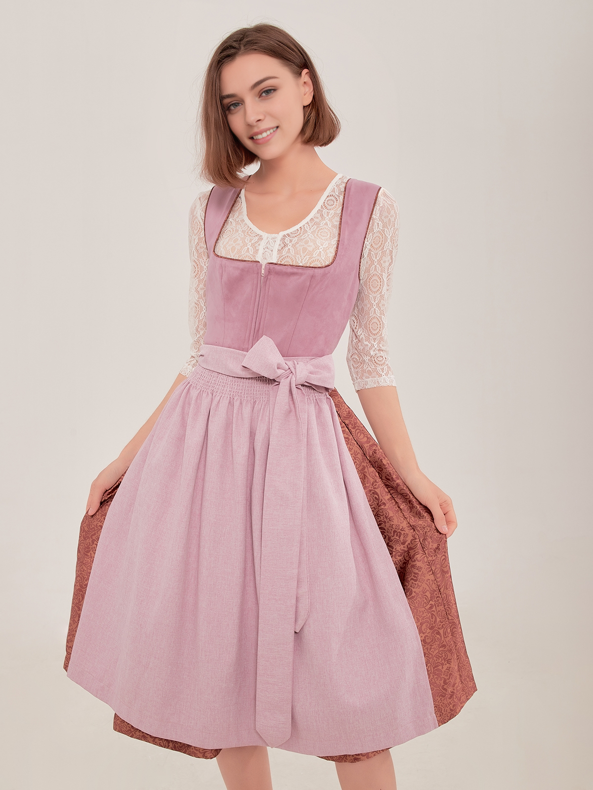 Hochgeschlossenes grünes Dirndl