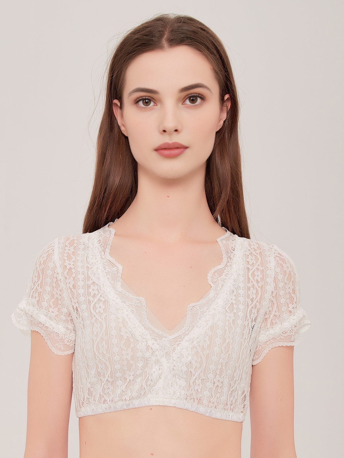 Dirndl Blau mit weißer Bluse – ein zeitloser Klassiker