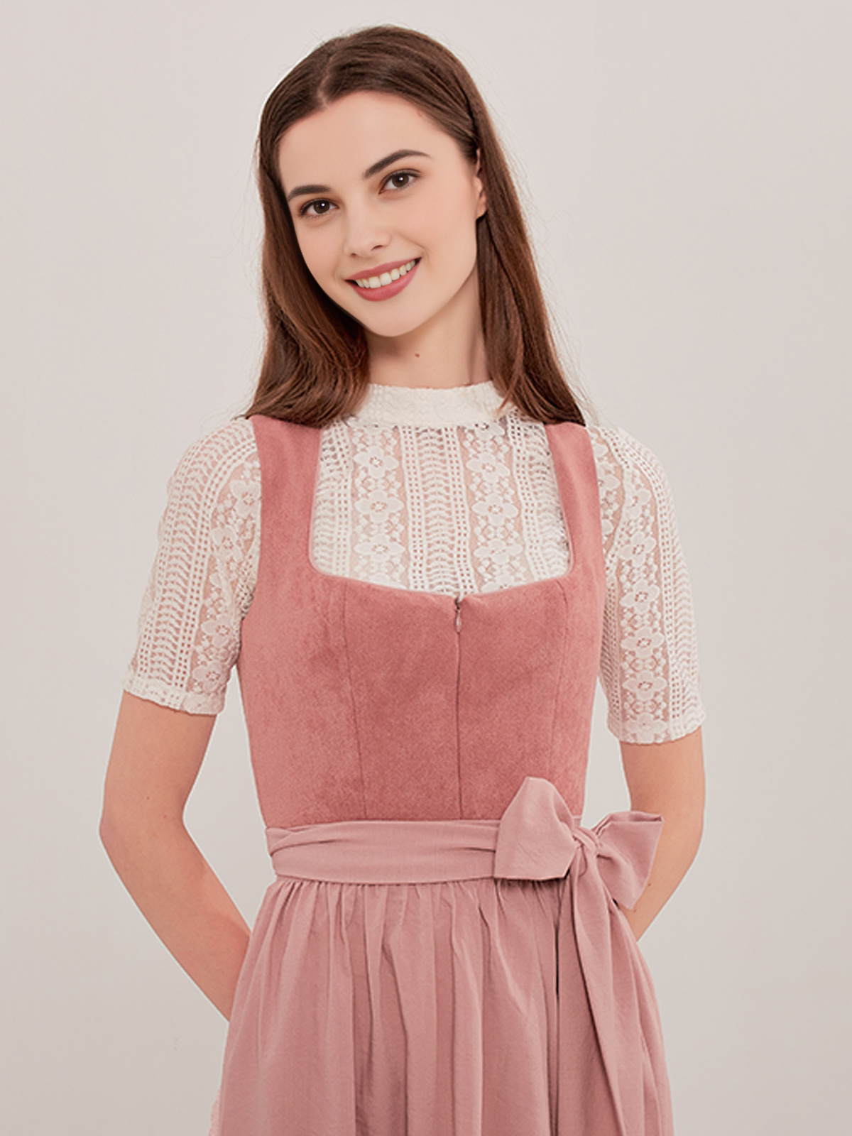 Dirndl in Rosa – eine romantische Alternative