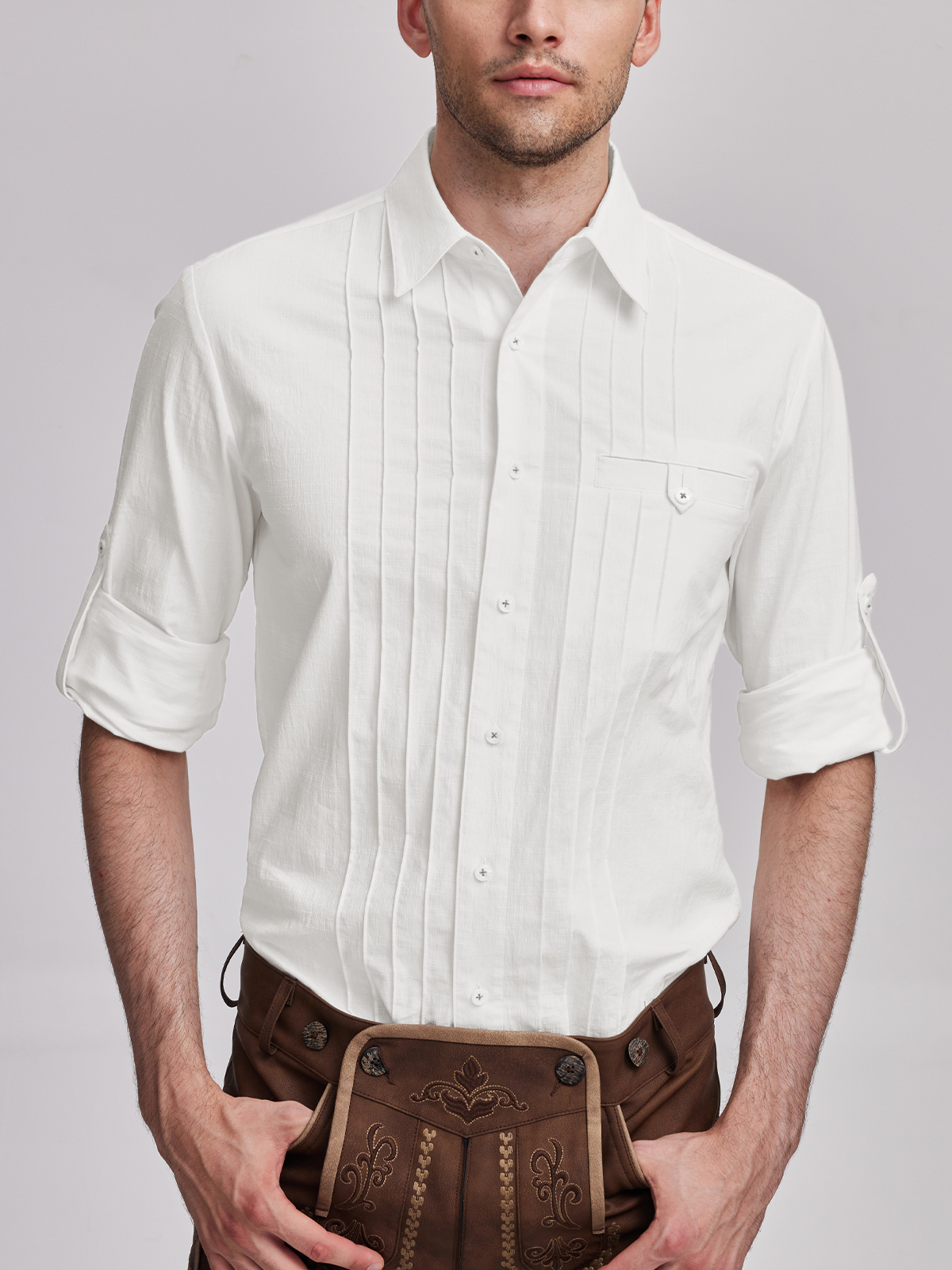 Dirndl Bluse in Weiß – perfekt kombinierbar mit rotem Dirndl