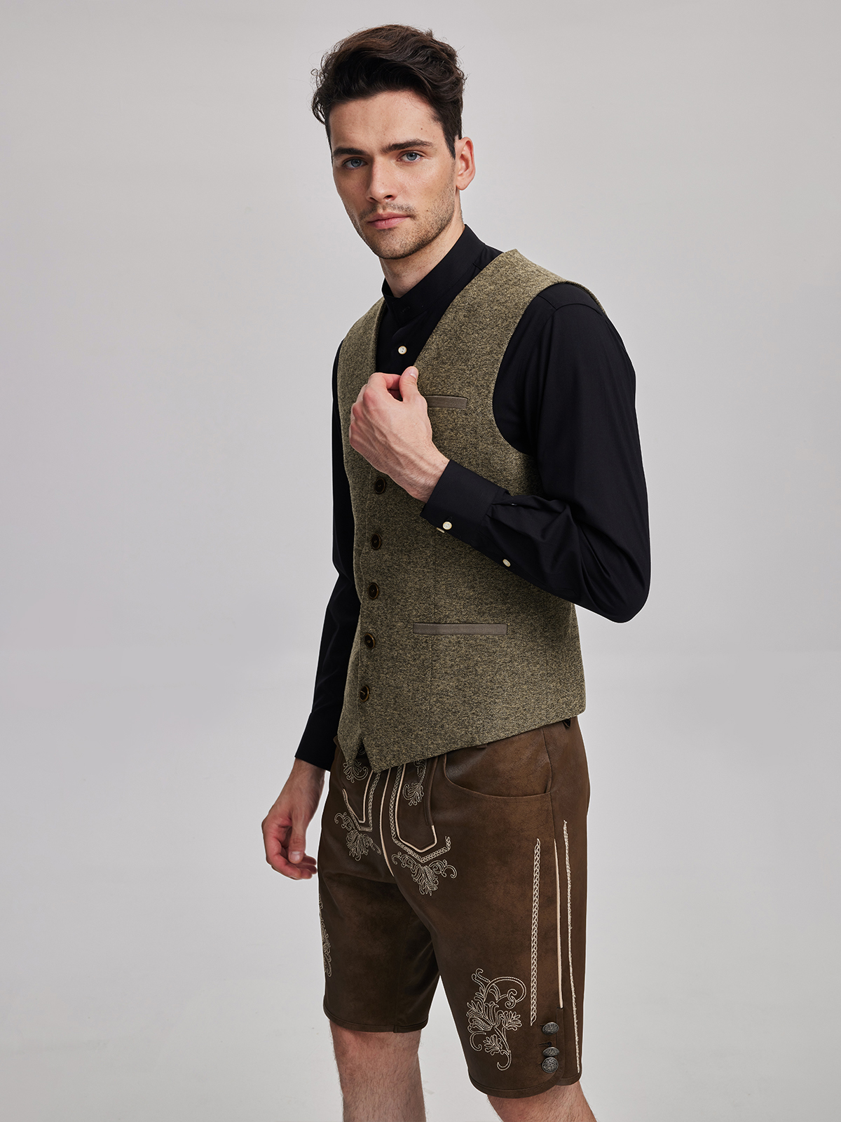 Samt Dirndl in Dunkelgrün mit gelber Weste