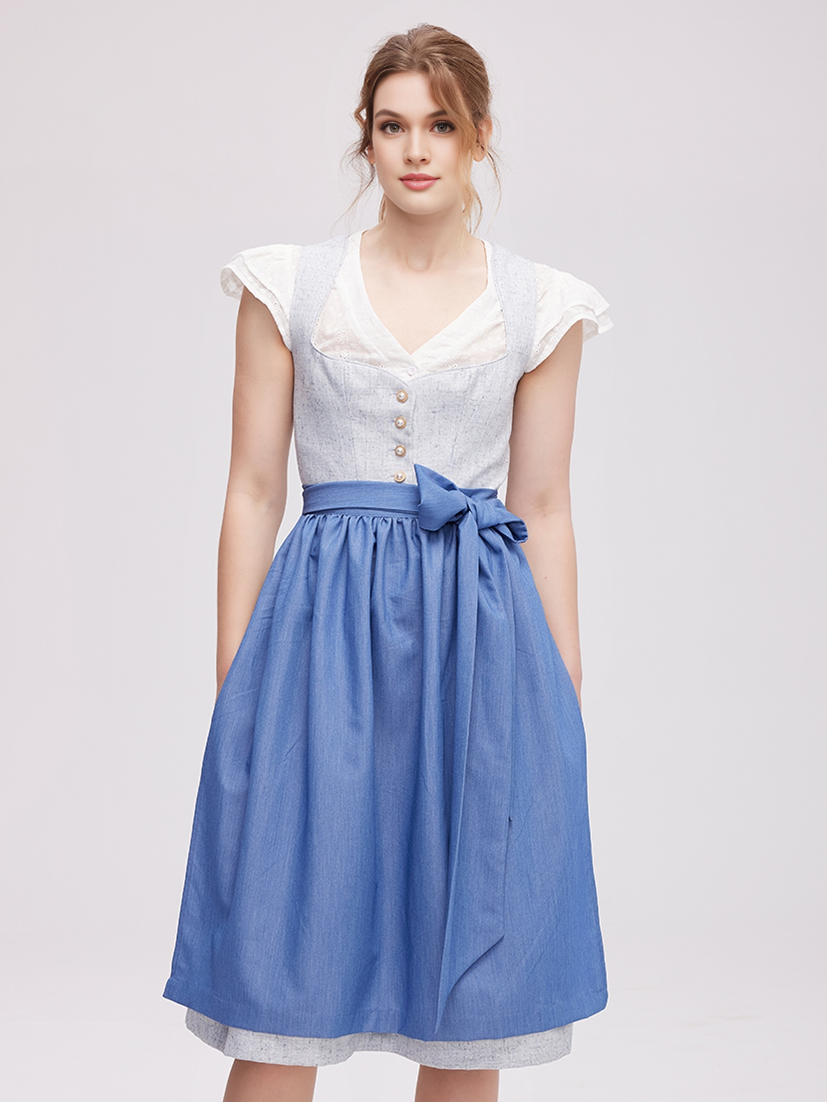 Dirndl in Rot mit blauer Schürze
